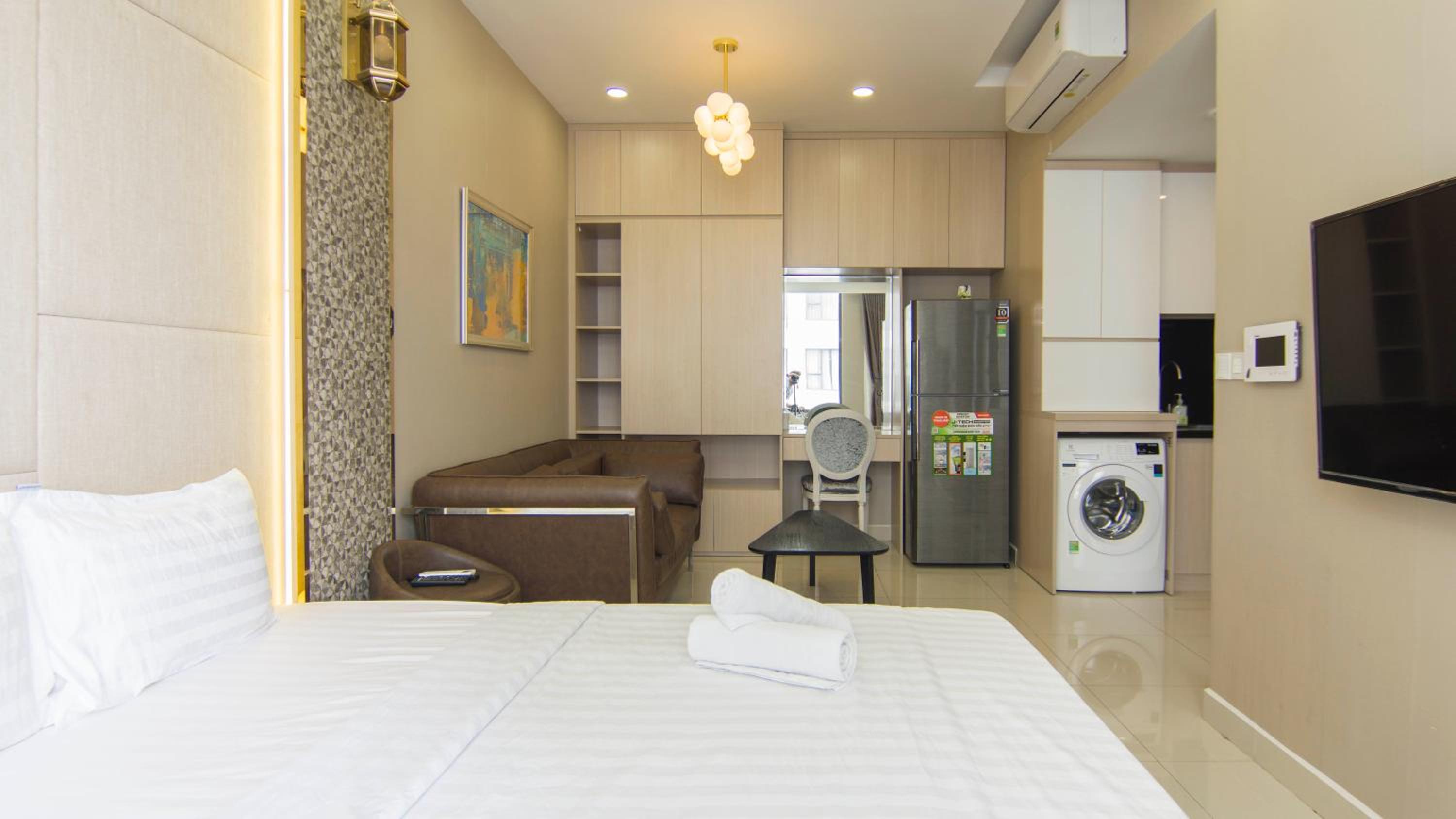 SAI GON HOME PARTY STUDIO-FREE POOL AND GYM AT CITY CENTER