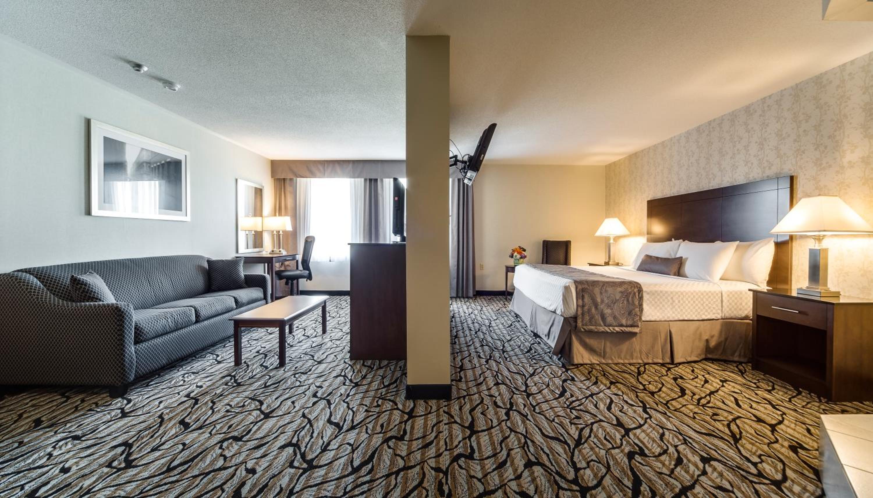 Toronto Vacations - Monte Carlo Inn Oakville Suites - Property Image 2