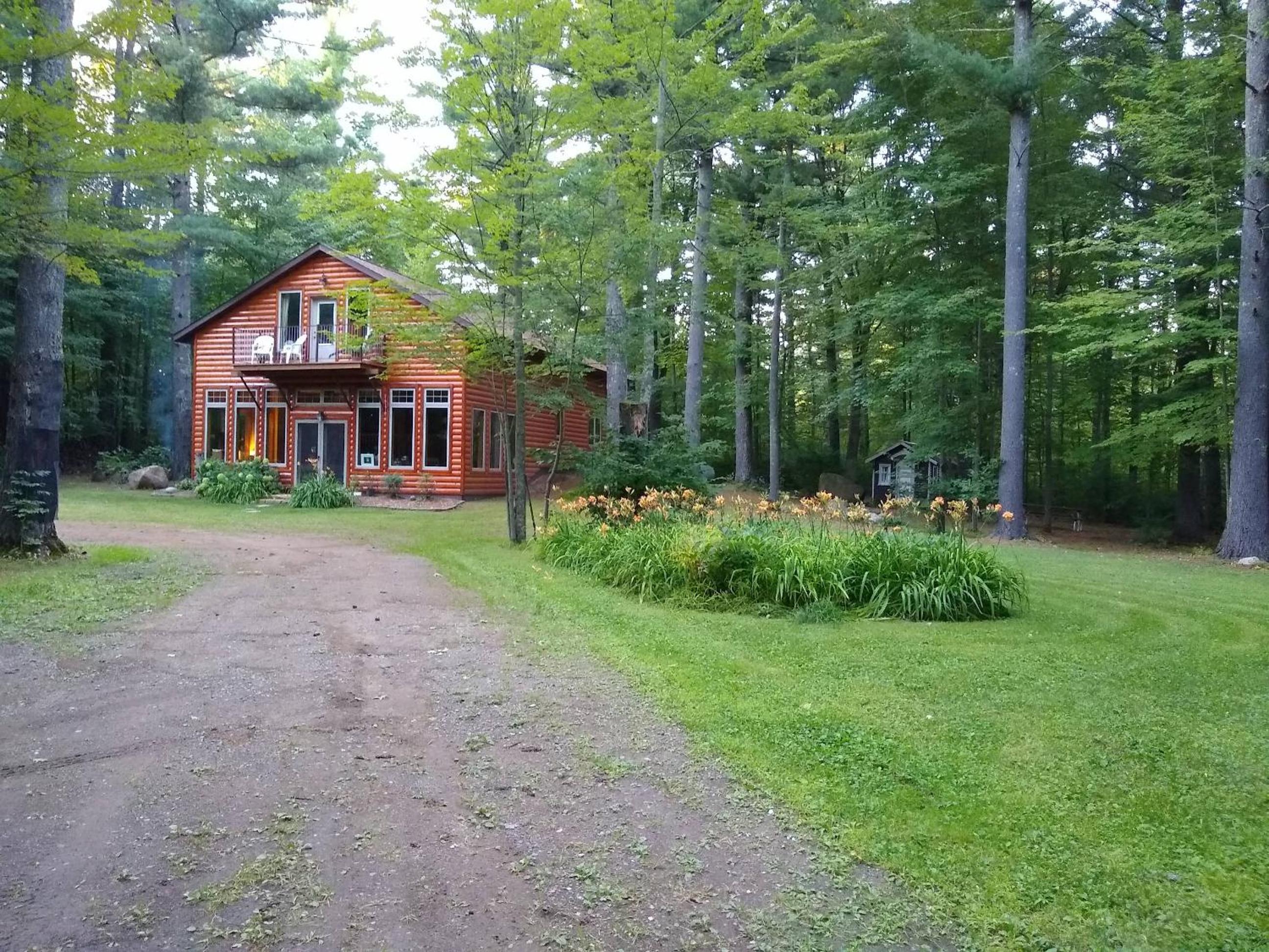 Bed and breakfast suite at the Wooded Retreat