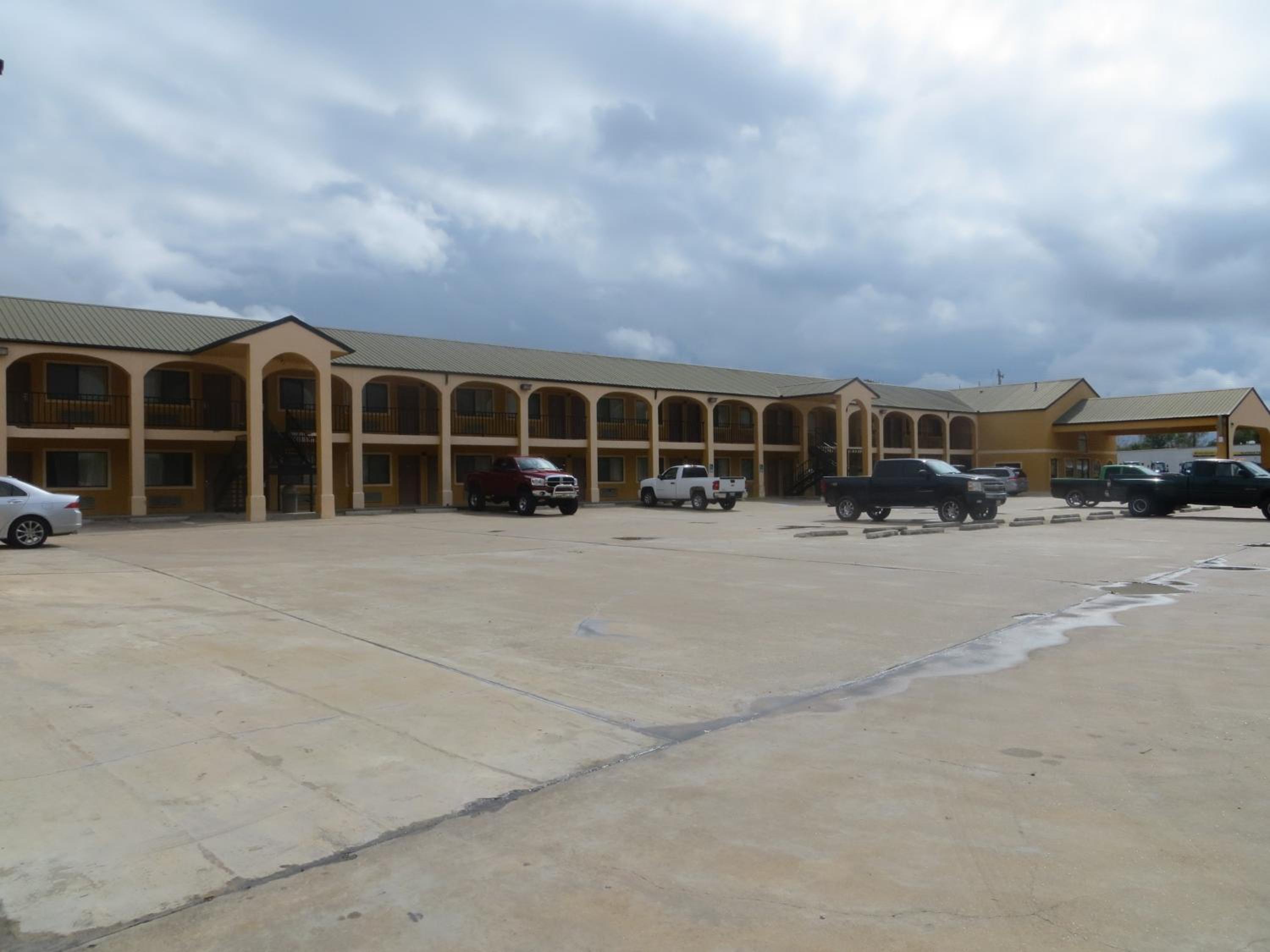 La Grange Executive Inn and Suites view 3