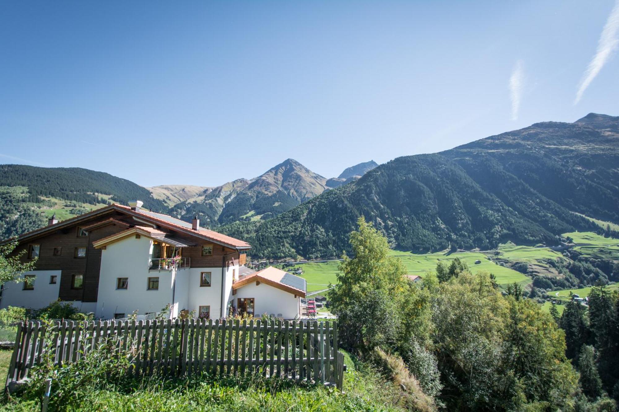 Ferienwohnung Cuntera view 3