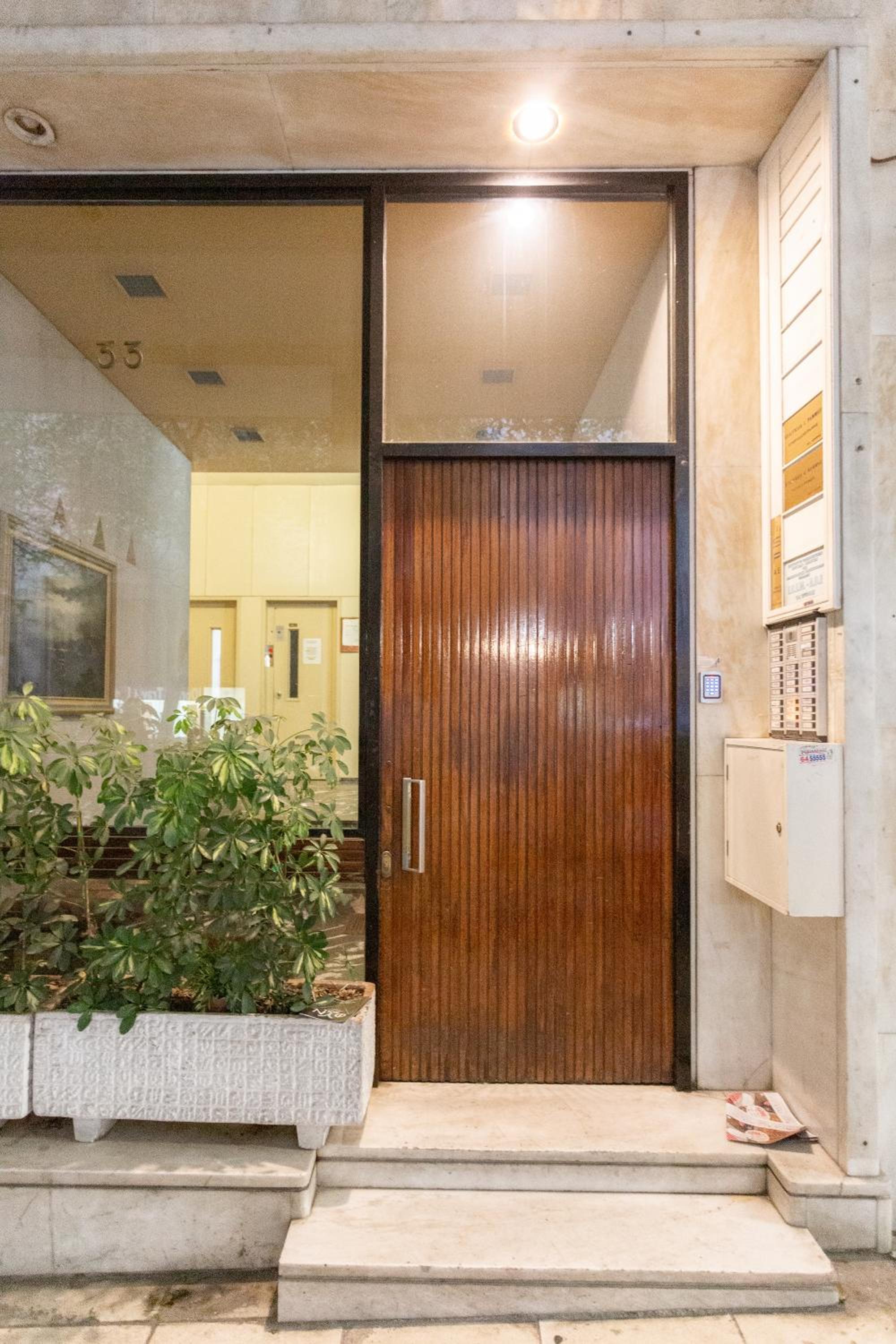 A Short Walk to Syntagma and Plaka by Athenian Homes