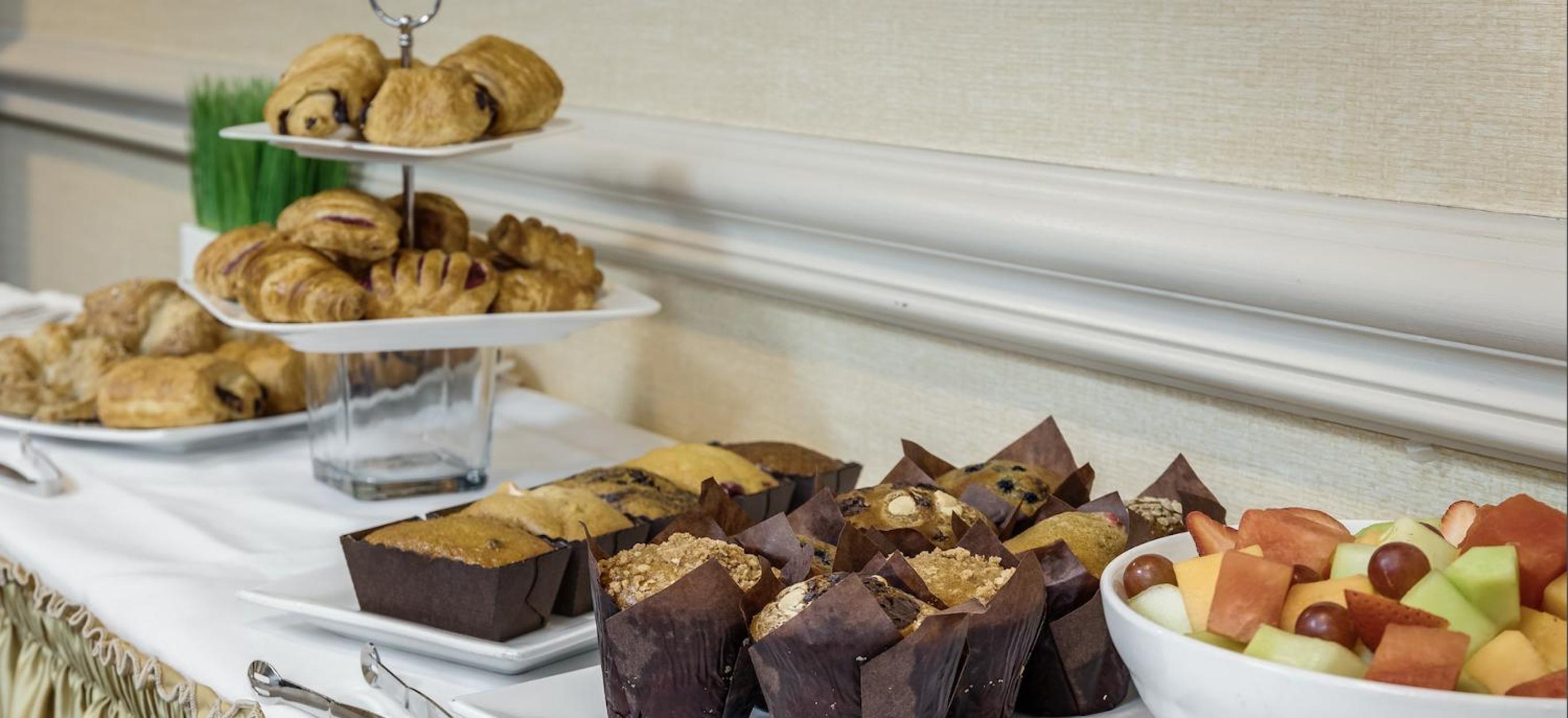 Monte Carlo Inn Oakville Suites - Property Image 60