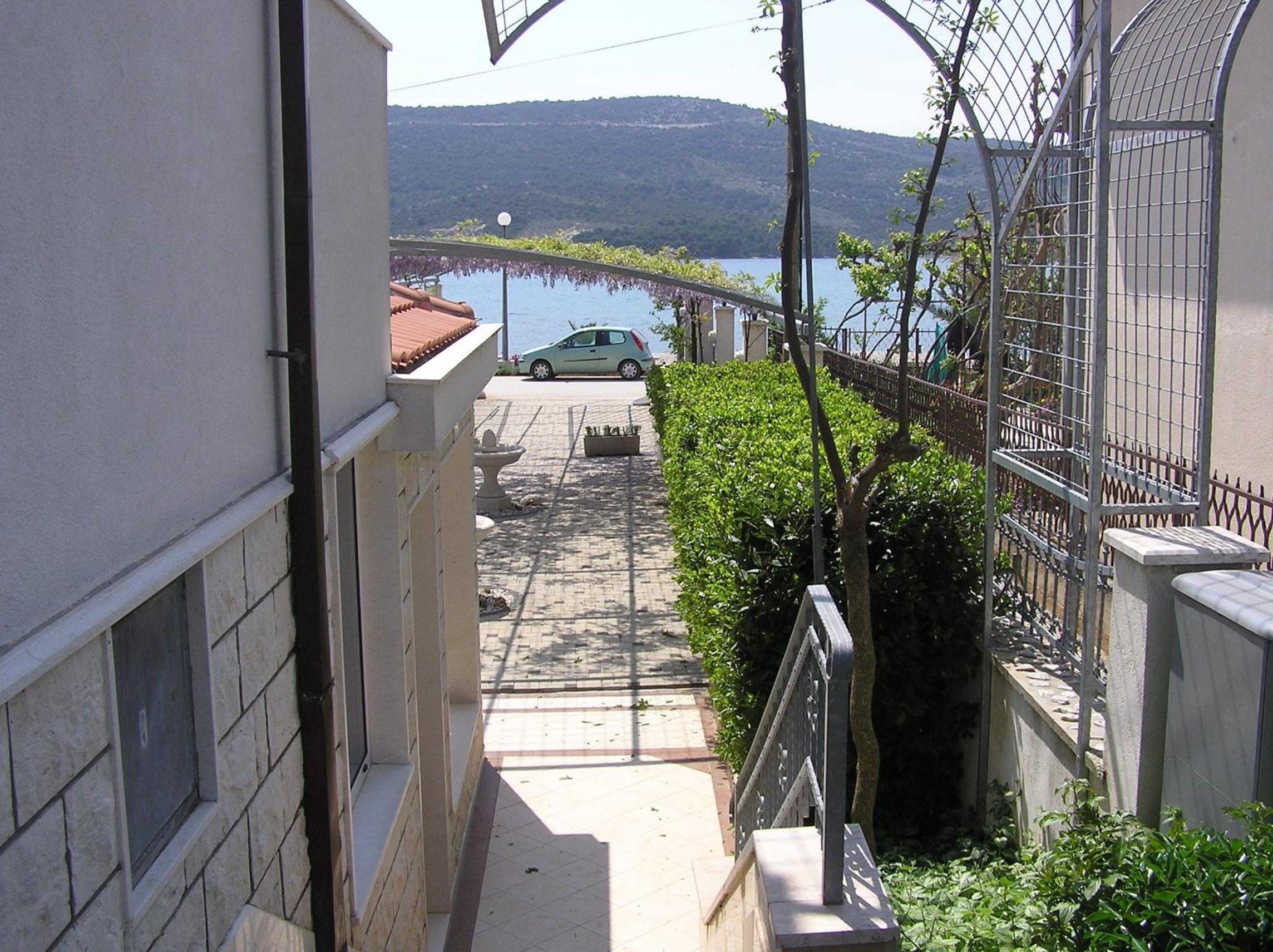 Photo 33