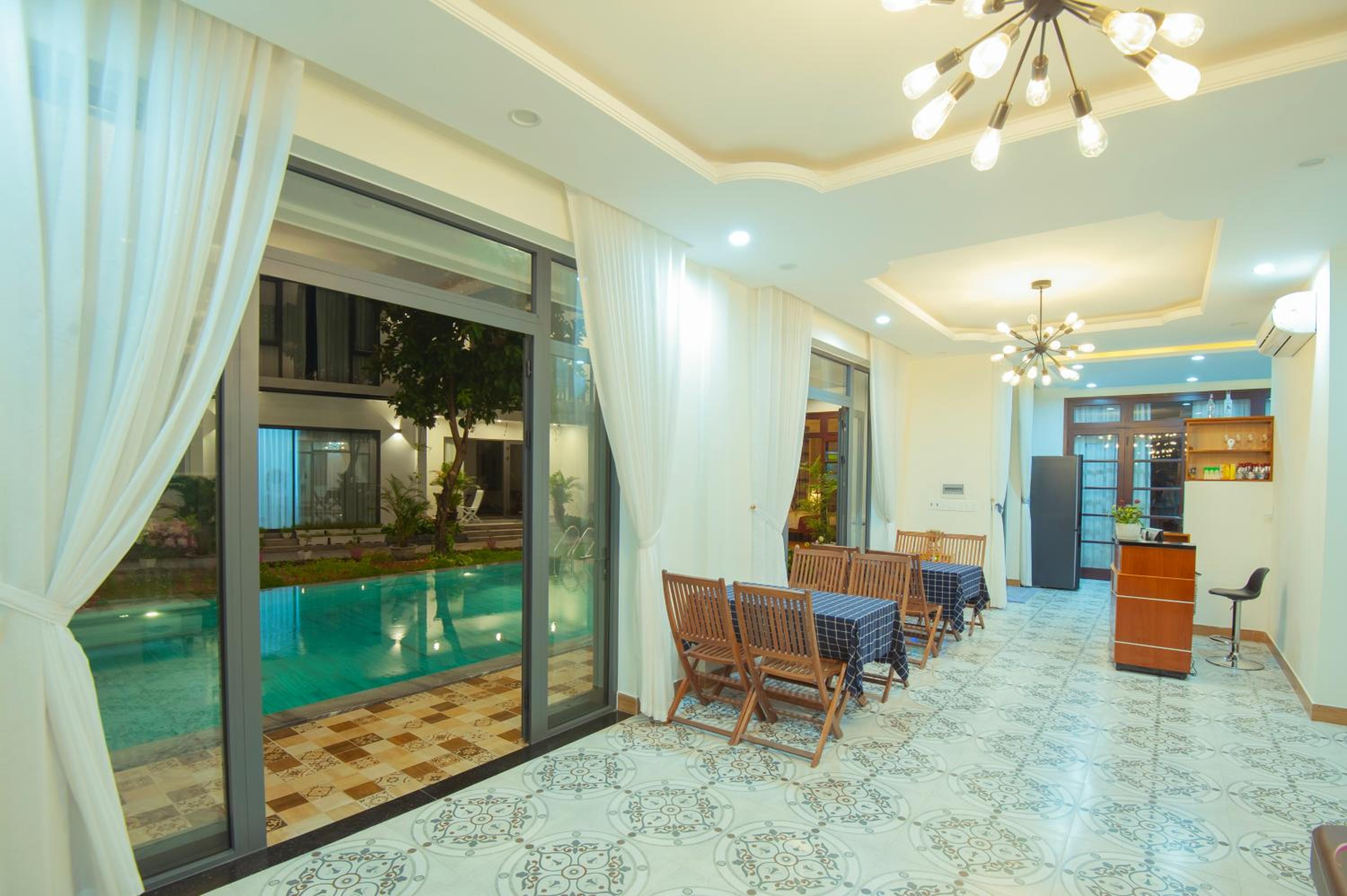 Tropical Garden & Pool Villa