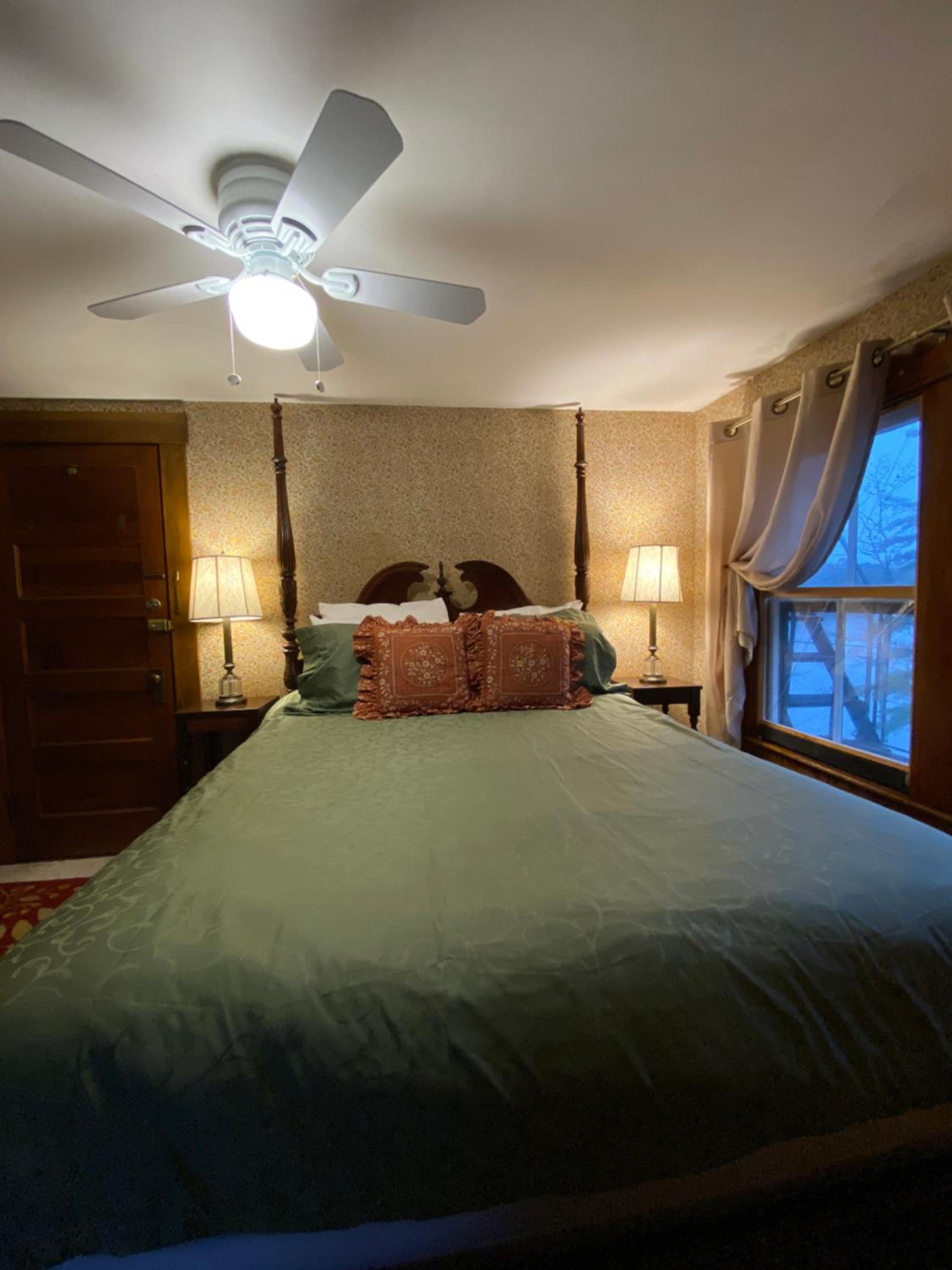 Follansbee Inn