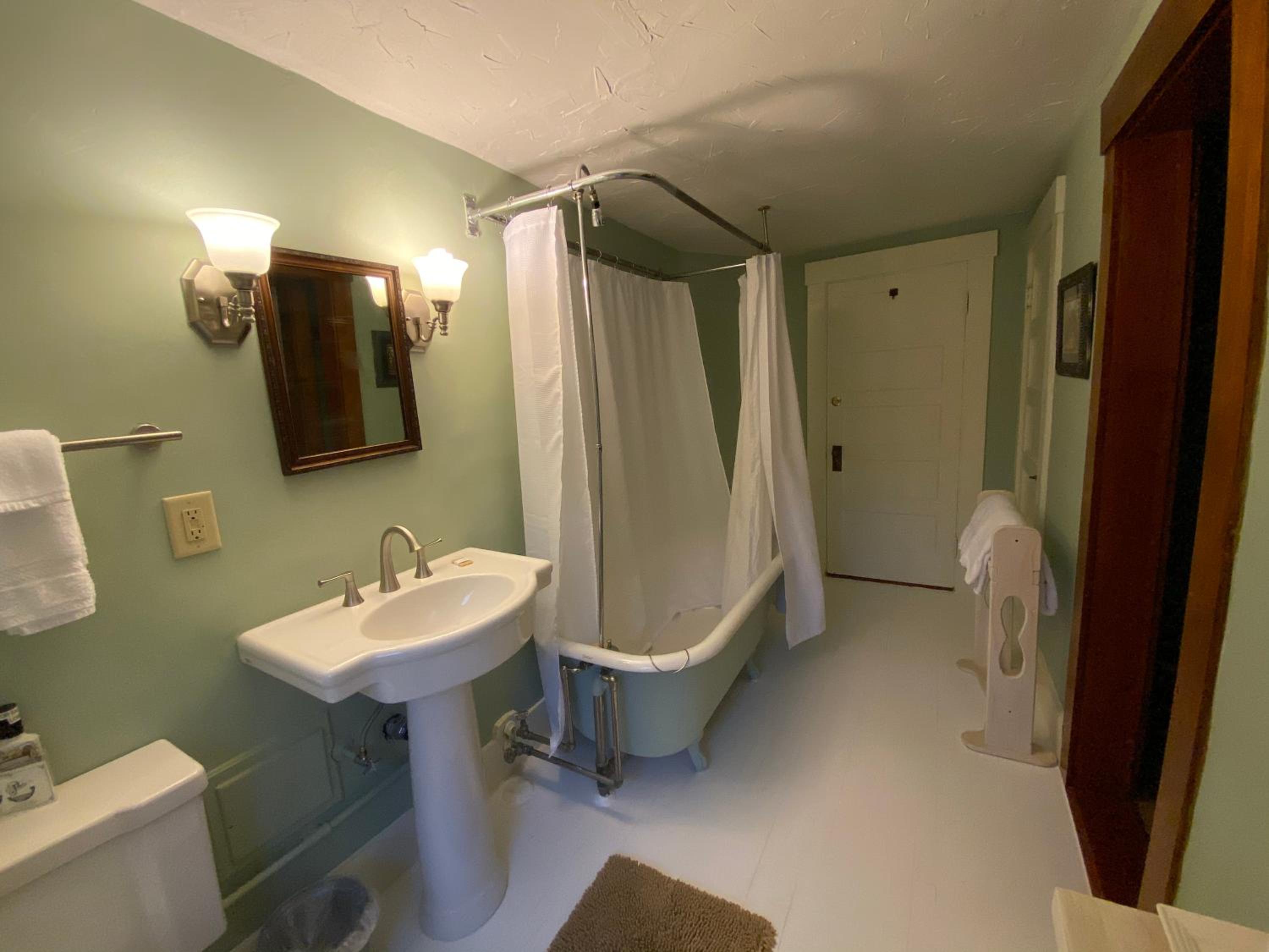 Follansbee Inn