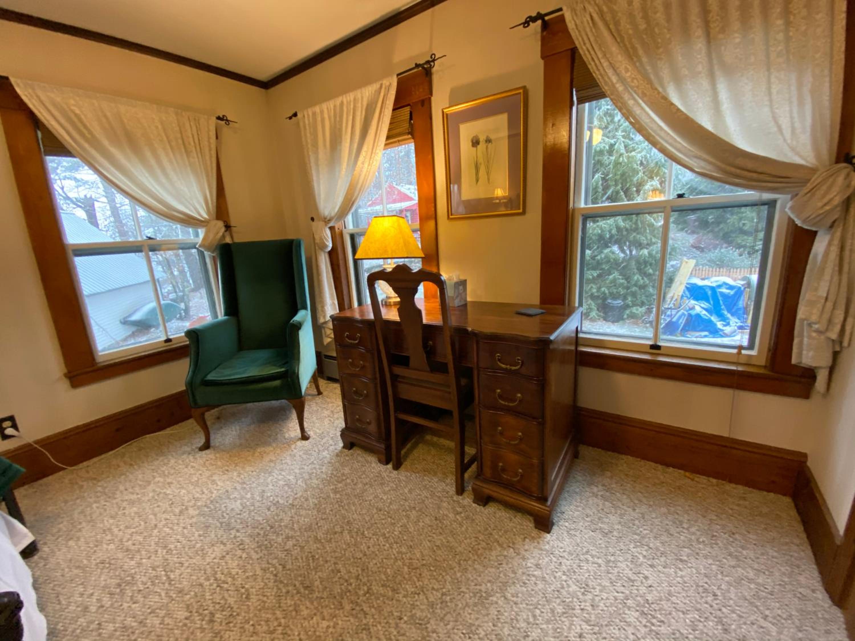 Follansbee Inn