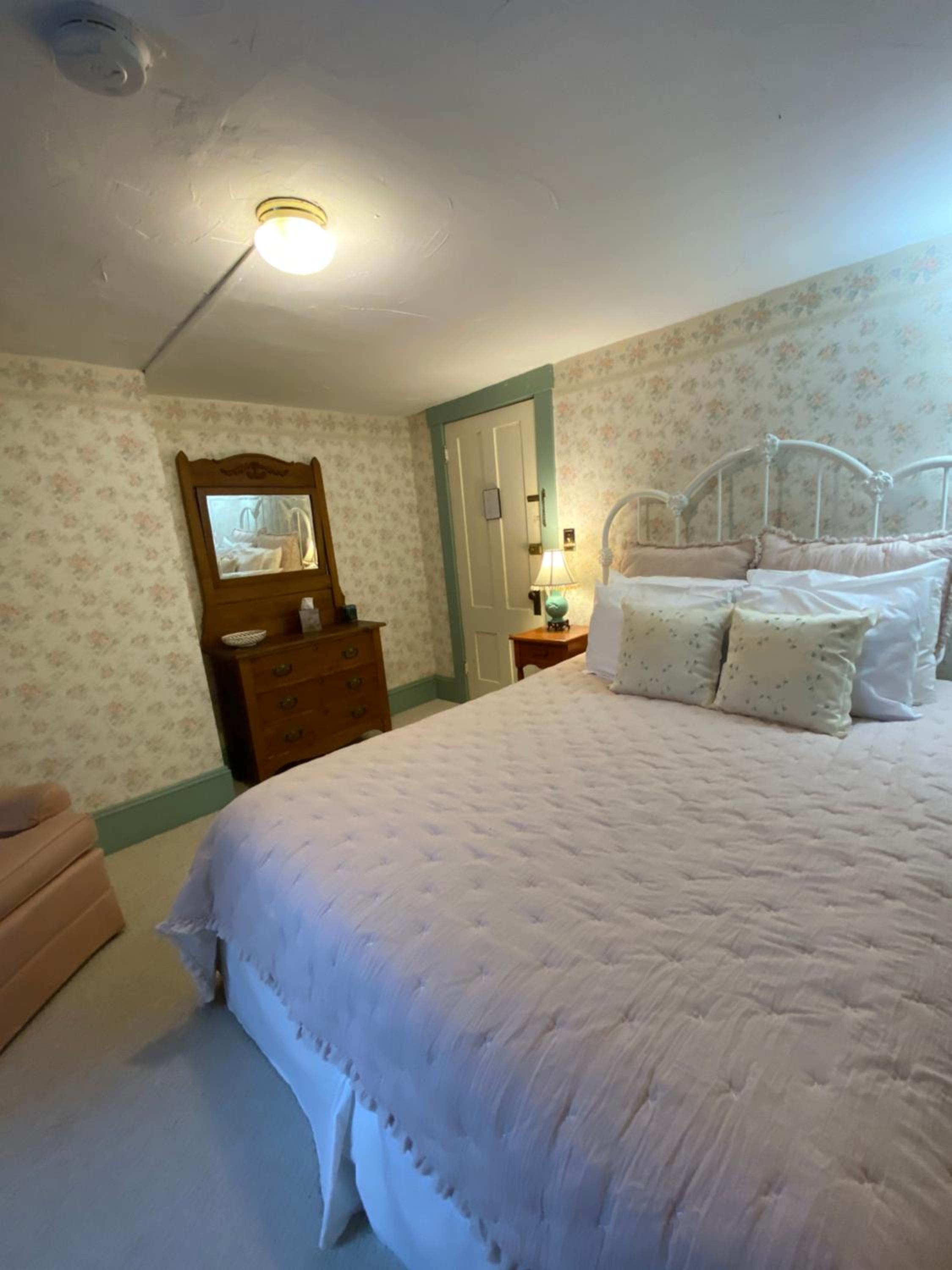 Follansbee Inn