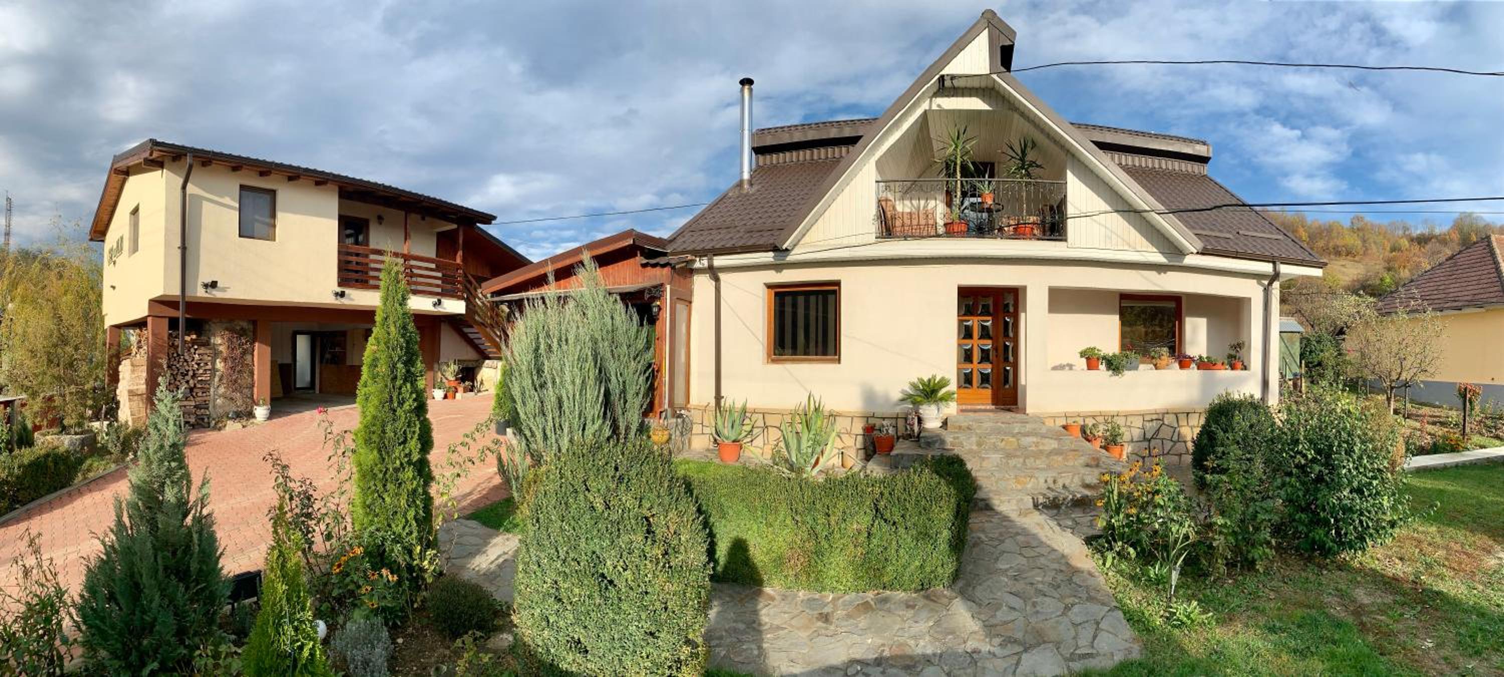 Casa cu Muri view 2