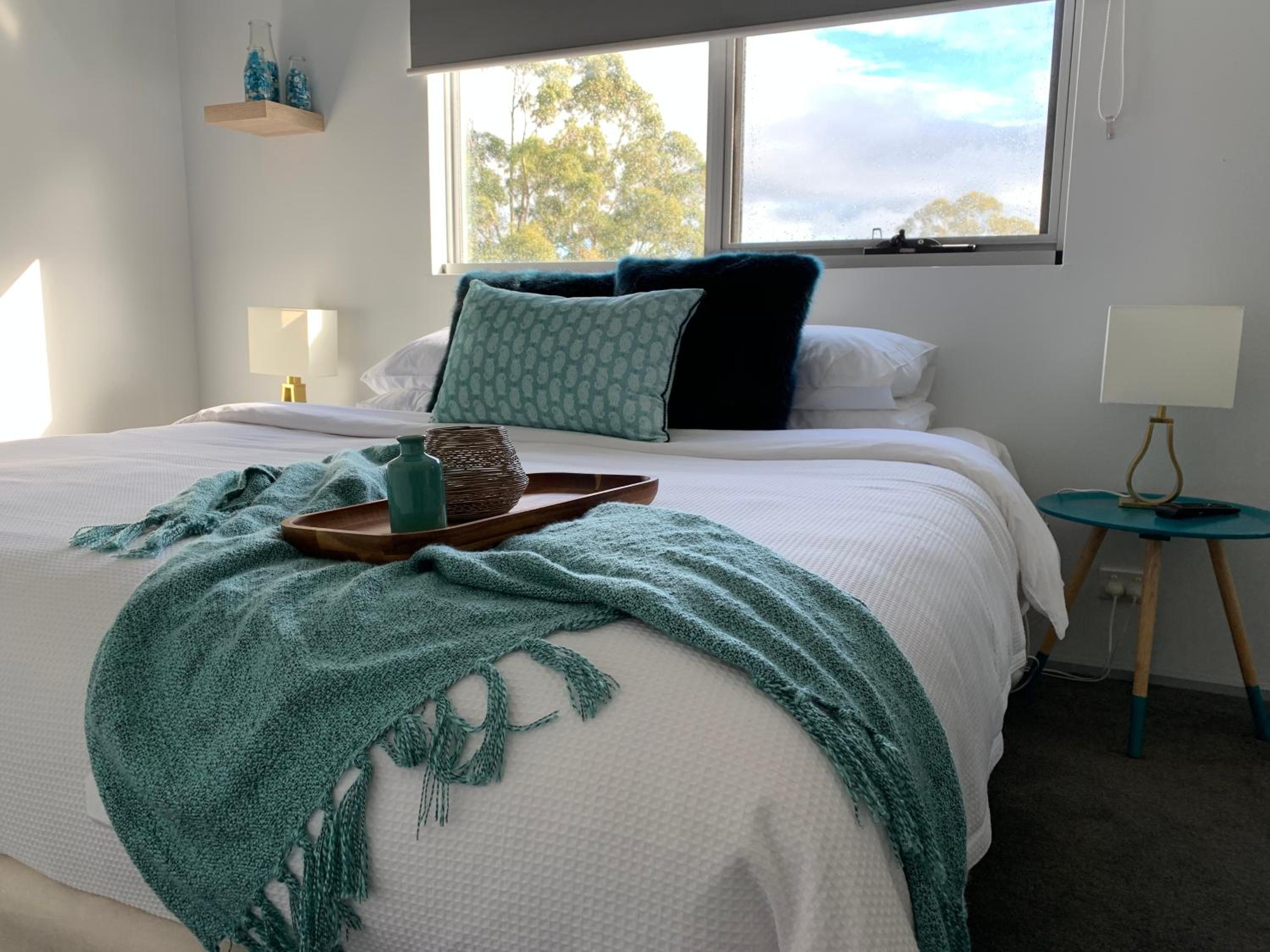 Damais - 4 king or 8 single beds WiFi, Netflix, Alexa, pet friendly