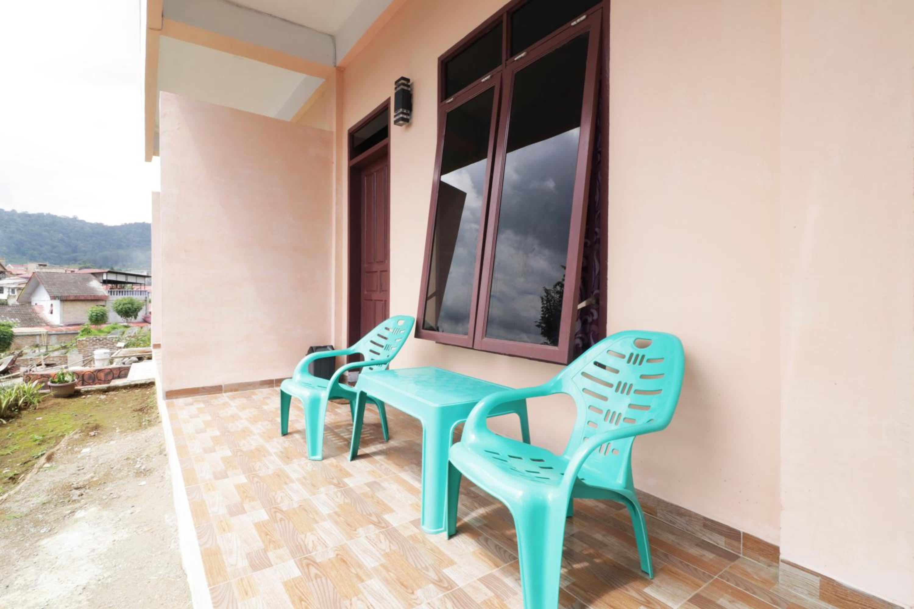 Villa Keluarga Bre Batunanggar view 2