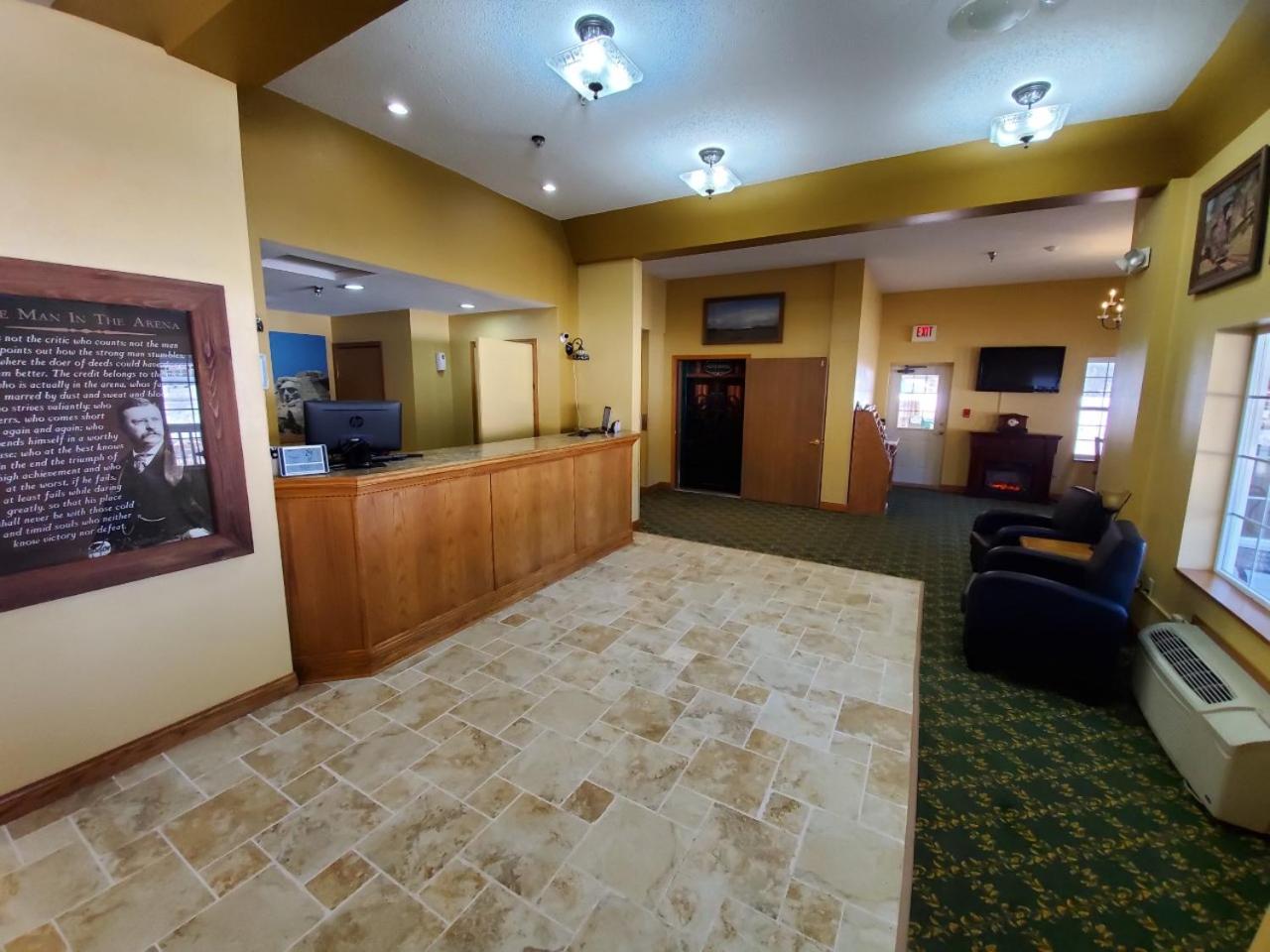 Roosevelt Inn Mount Rushmore