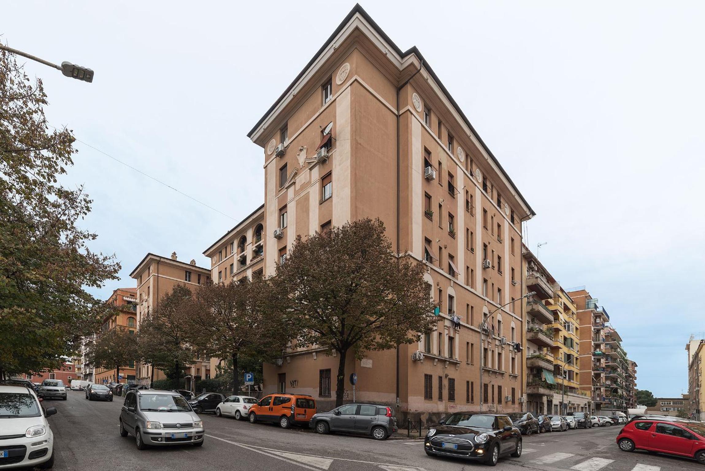 GuestHost - Pigneto Colourful Apartment