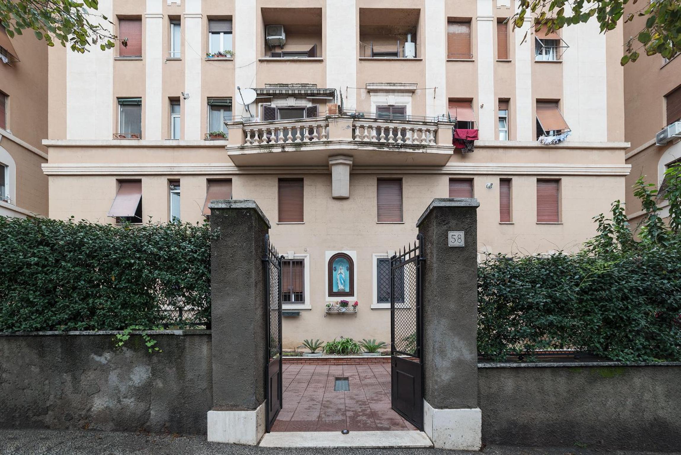 GuestHost - Pigneto Colourful Apartment