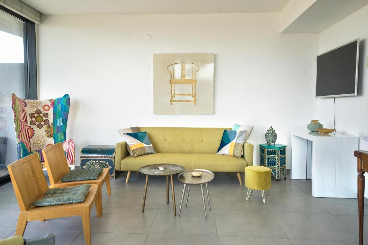 Luxury Beach Apartment with Pool & Gym By Airsuite view 5