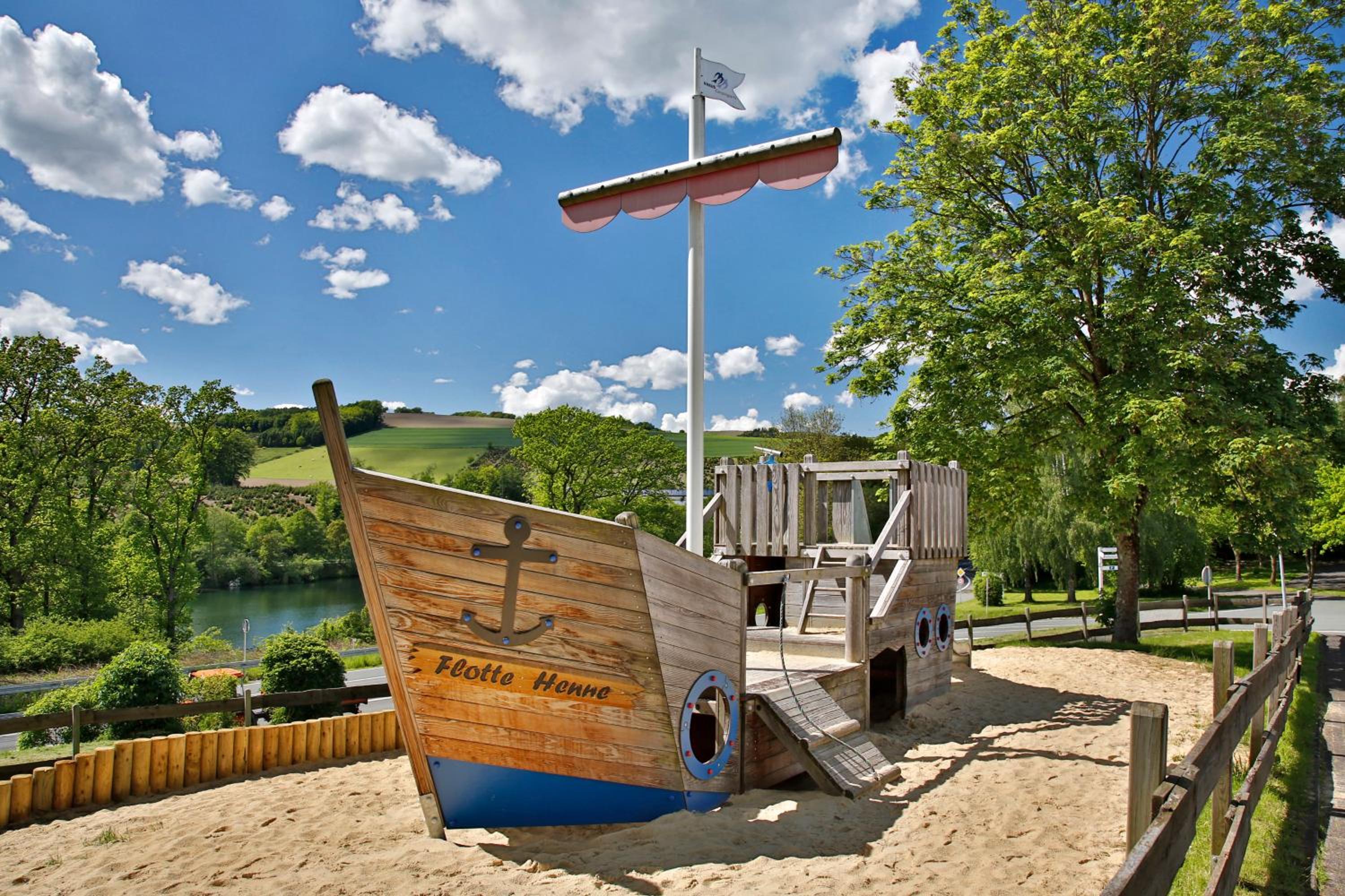 KNAUS Campingpark Hennesee view 2