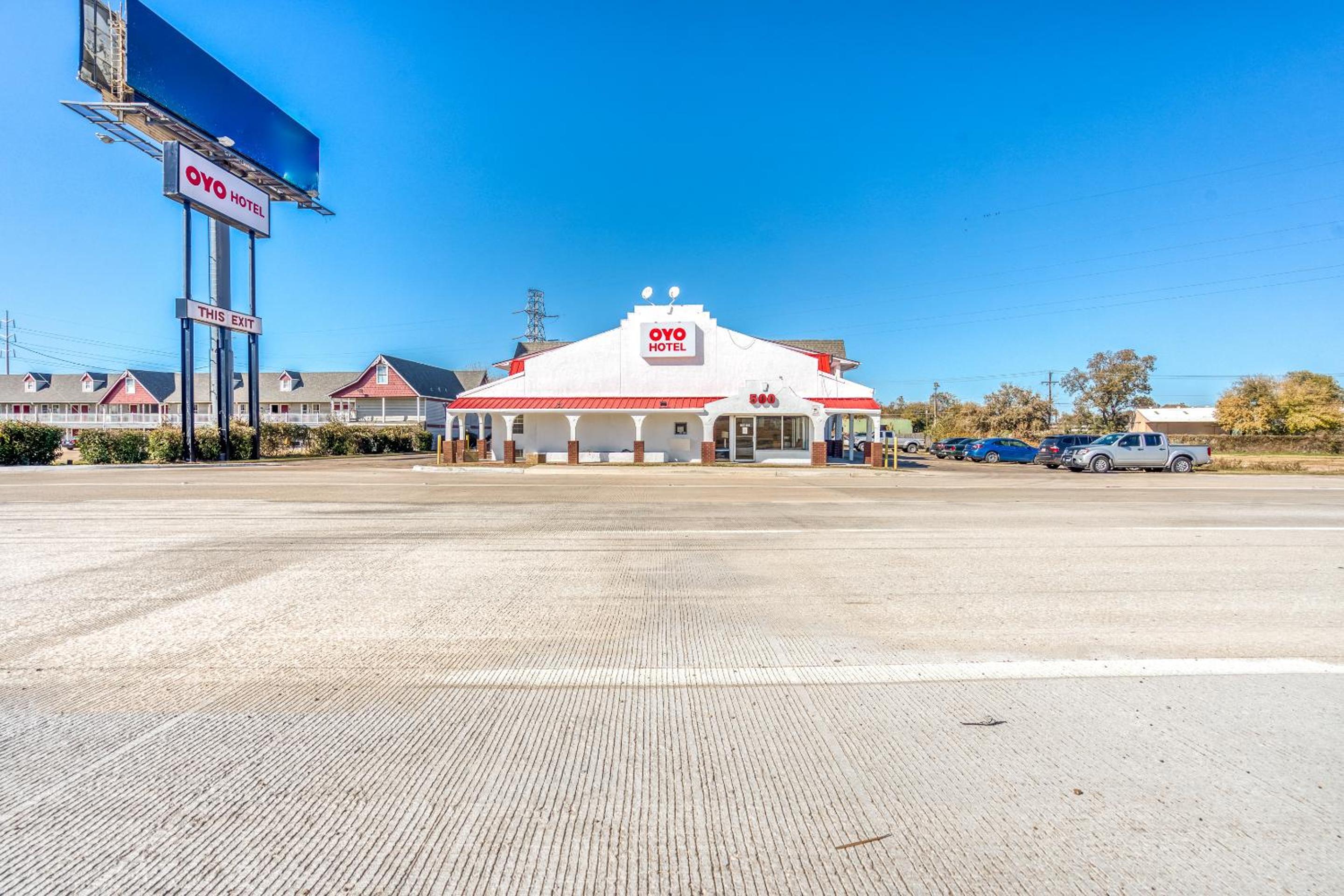 Waco Vacations - OYO Hotel Waco University Area I-35 - Property Image 56