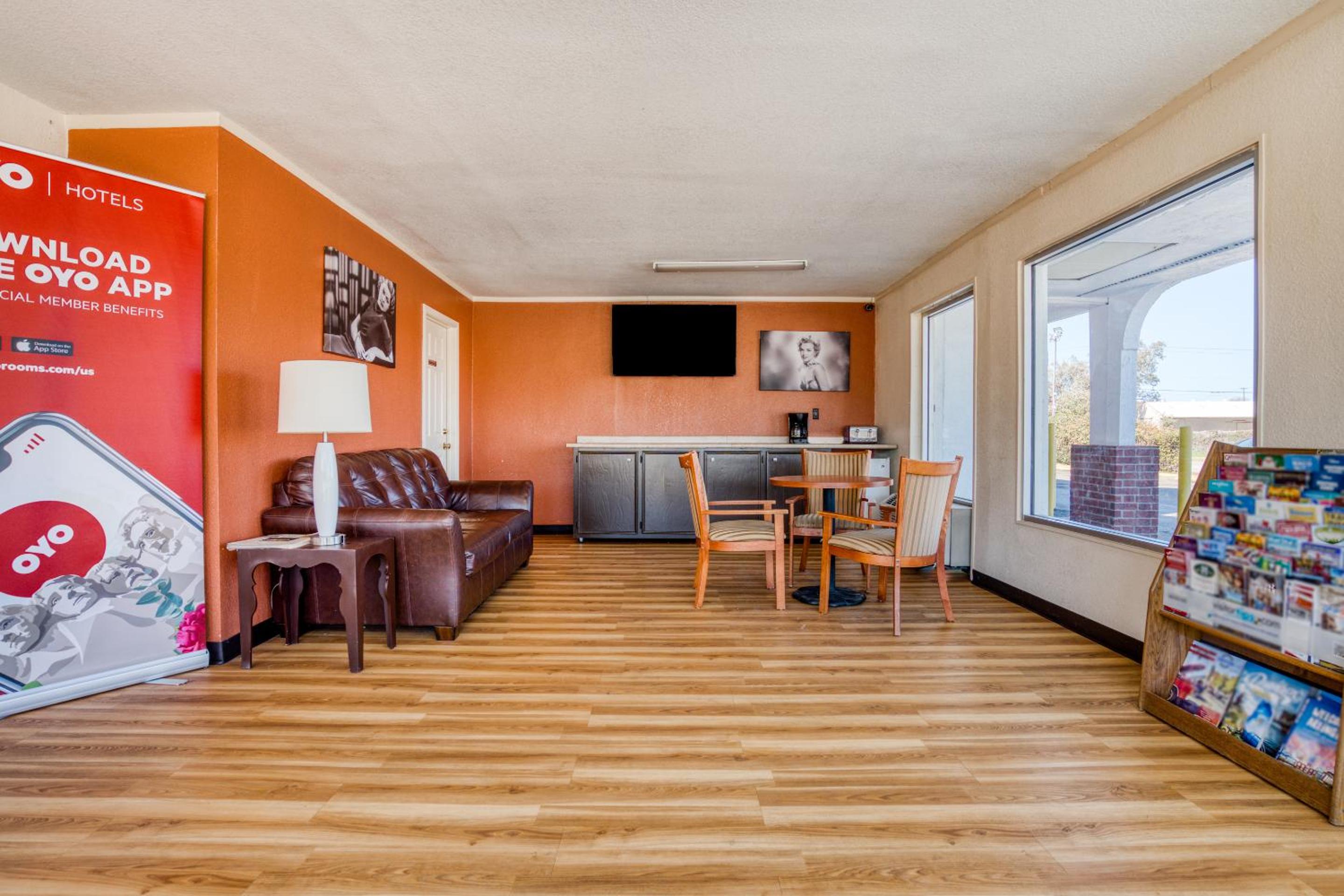 Waco Vacations - OYO Hotel Waco University Area I-35 - Property Image 55