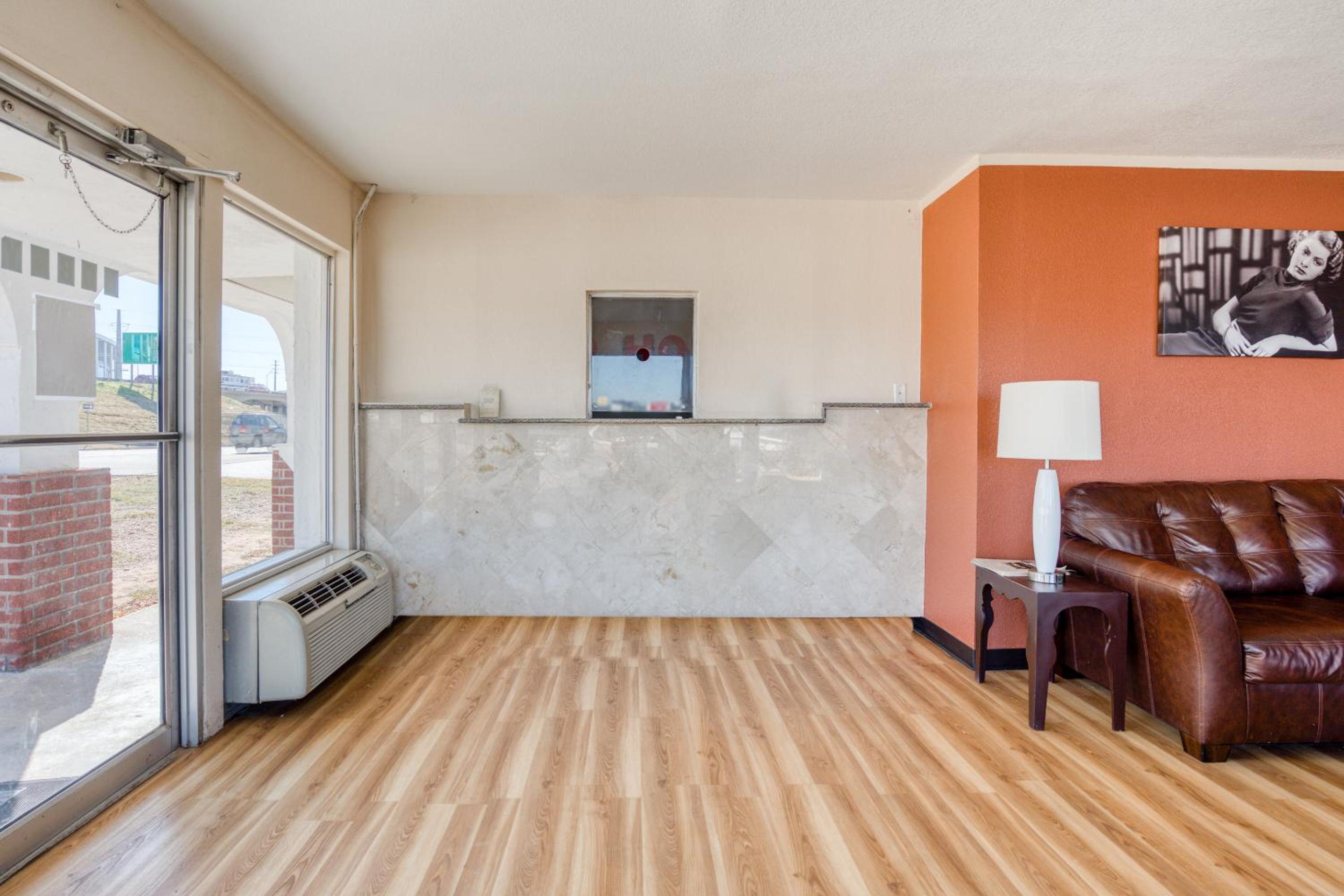 Waco Vacations - OYO Hotel Waco University Area I-35 - Property Image 33