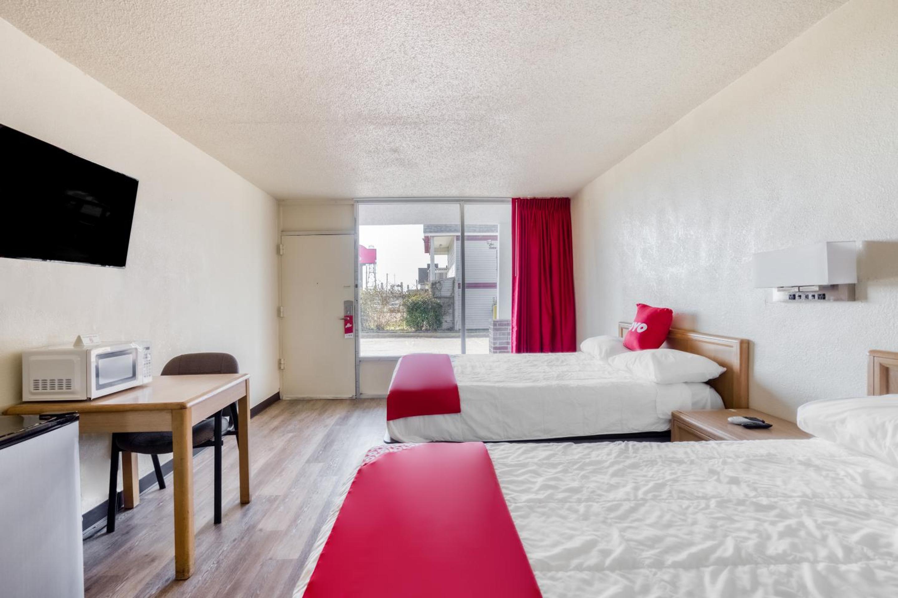 Waco Vacations - OYO Hotel Waco University Area I-35 - Property Image 37