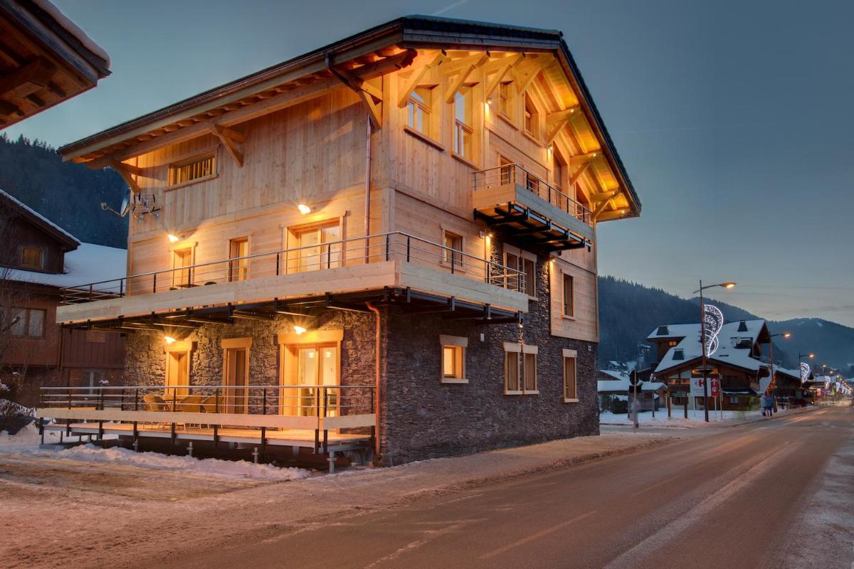 Chalet Hirondelle Morzine - by EMERALD STAY view 3