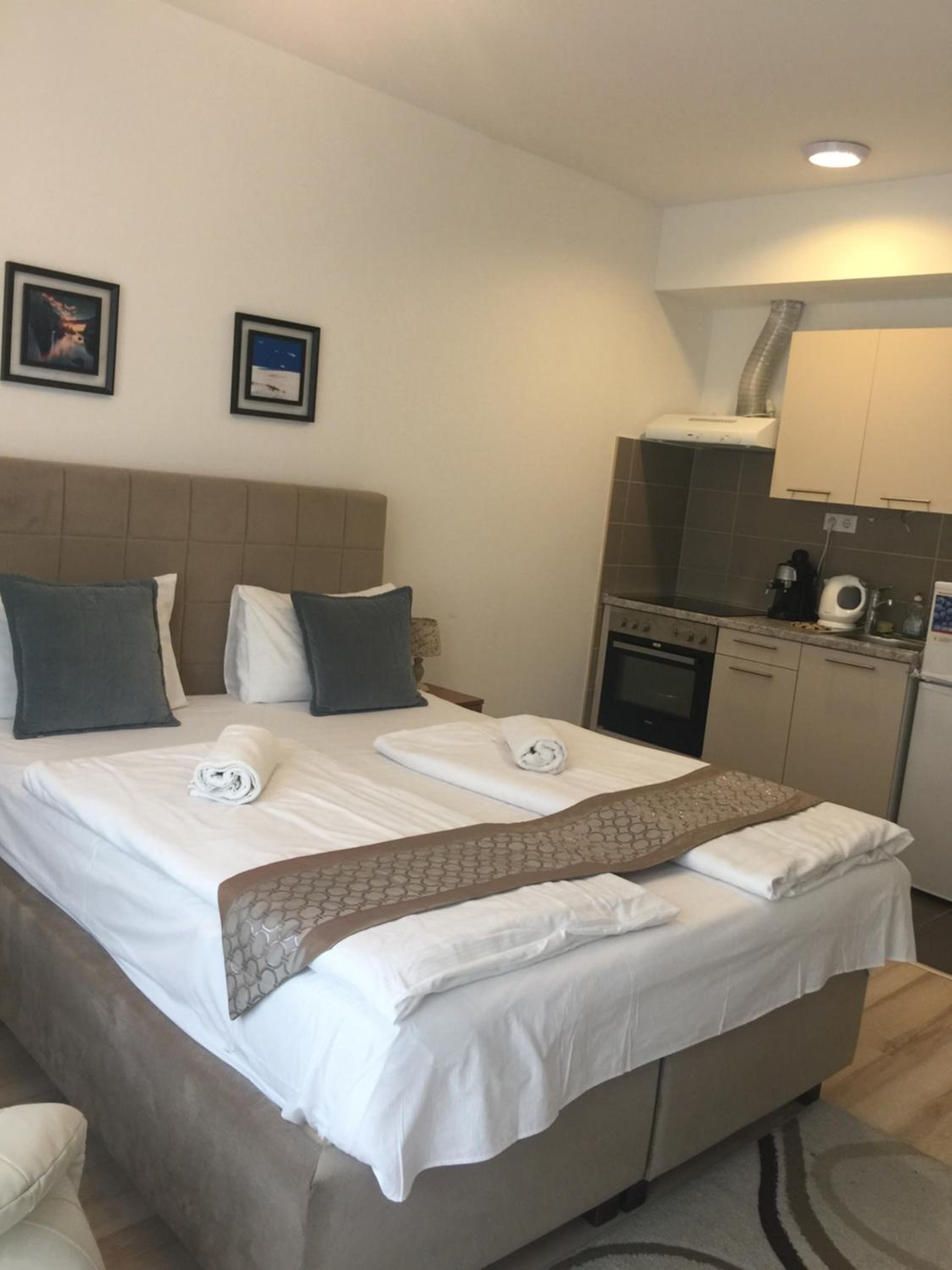 Corvin Rose Apartment Hotel