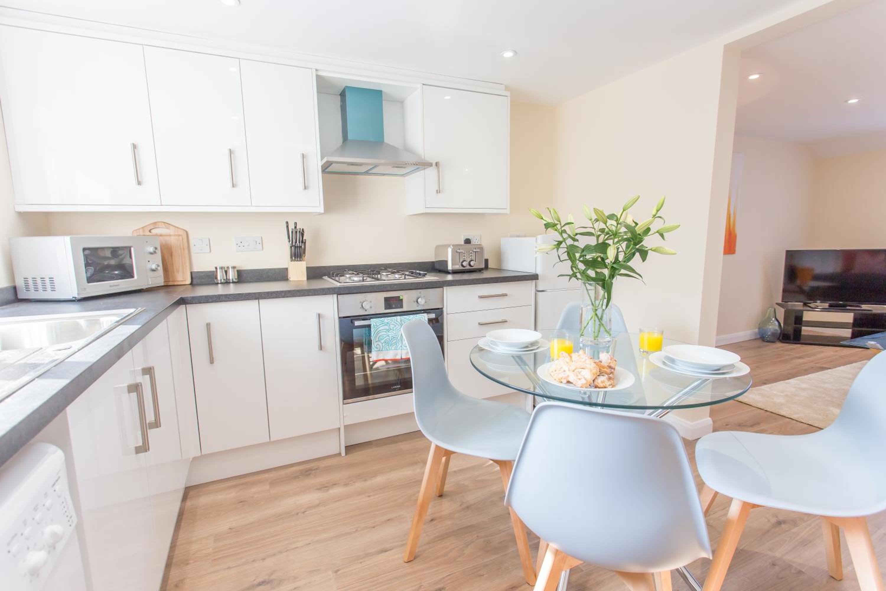 Oxford Vacations - Two Bedroom Pinnocks Lodge Apartment close to JR Hospital By Platinum Pillows Short Lets Serviced Accommodation Oxford - Property Image 42