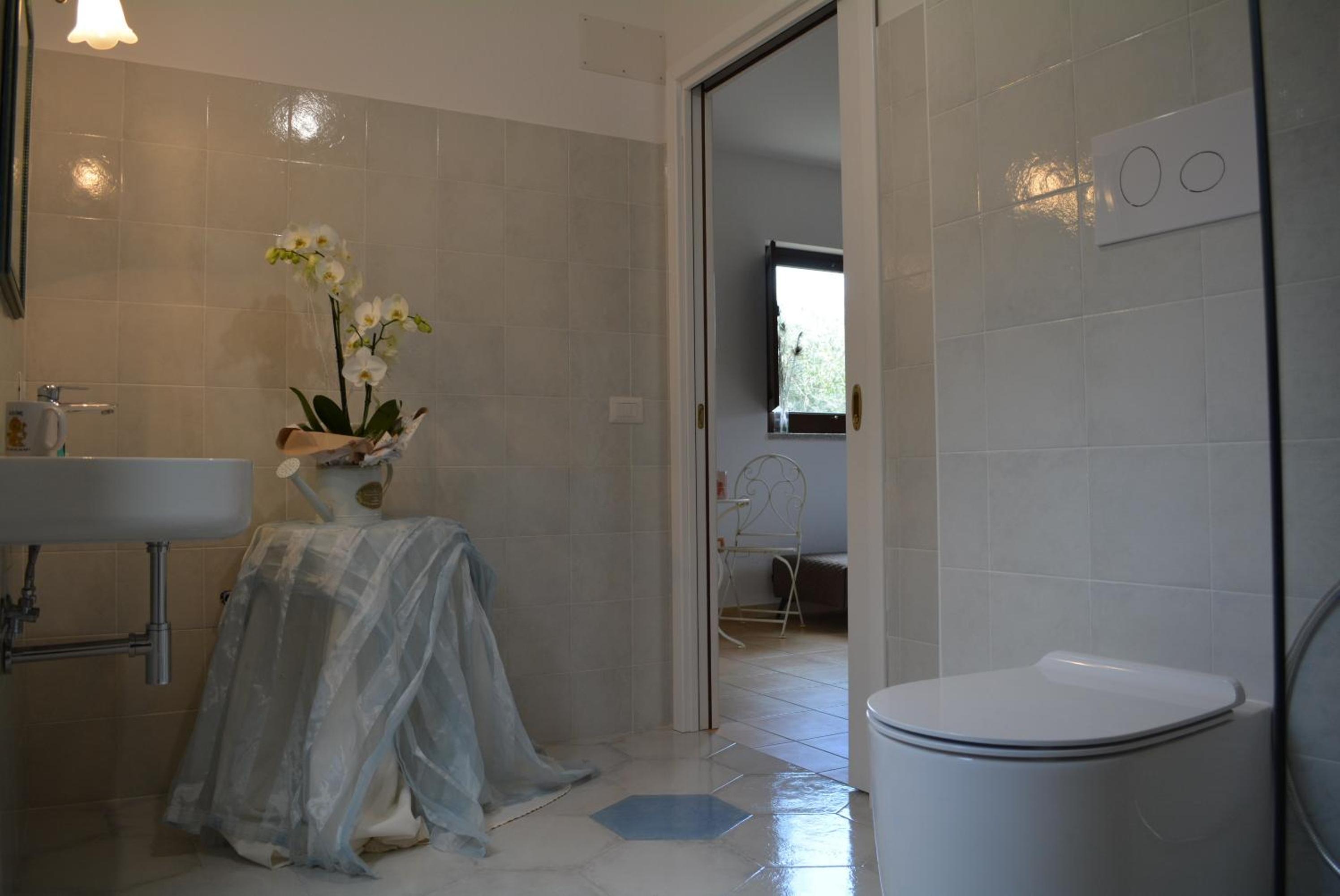 Suite cucinino, bagno, ingresso indipendente in" Villa VìVì" view 3