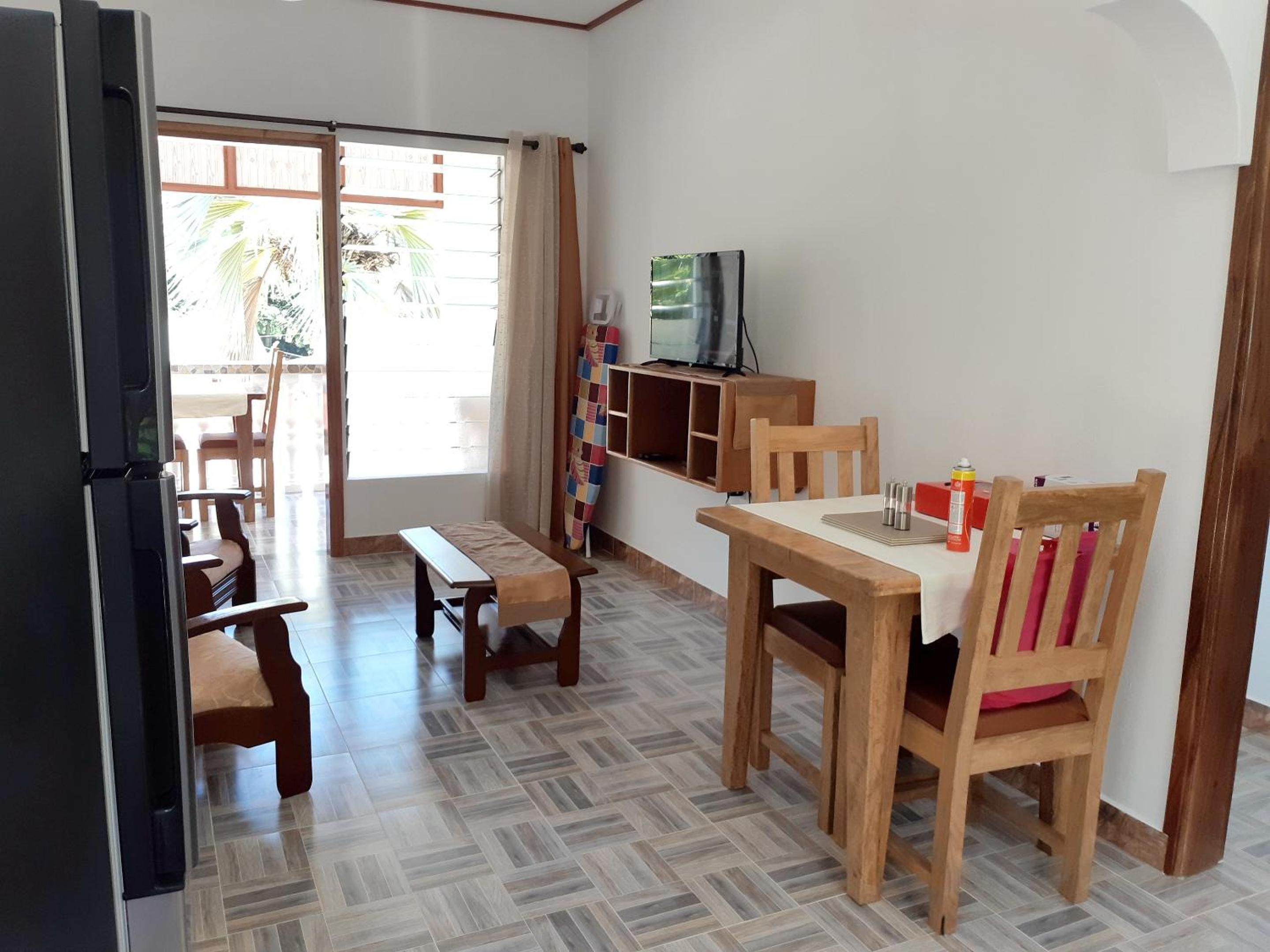 Comfortable apartment in Baie Sainte Anne 56 m² with sea view