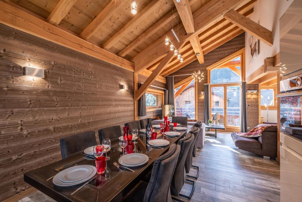 Chalet Hirondelle Morzine - by EMERALD STAY view 4