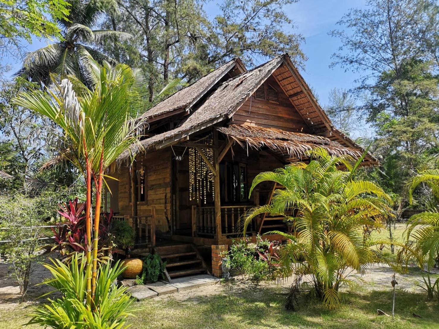 Hapla beach cottage view 3