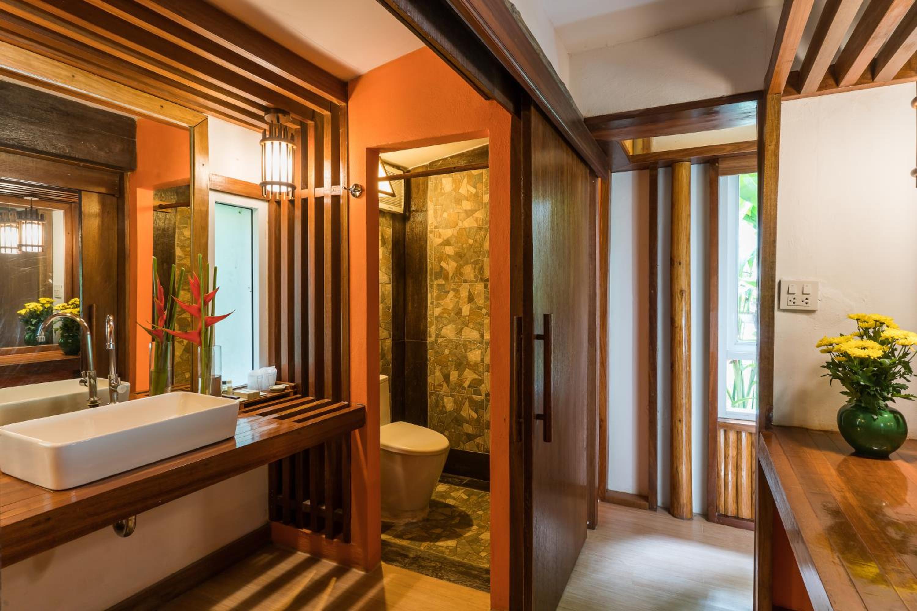 Home Phutoey River Kwai Hotspring & Nature Resort