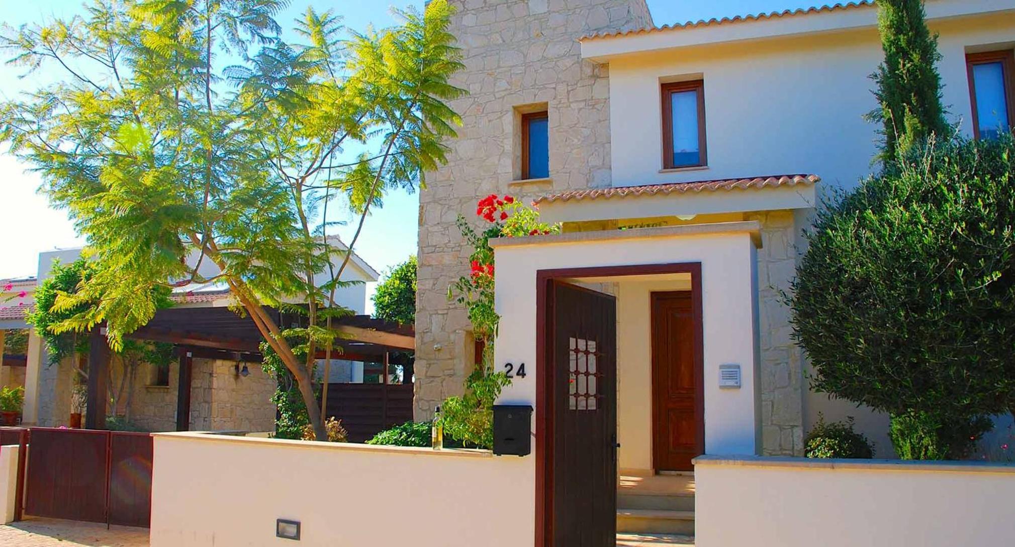 Hotel 3 bedroom Villa Cardia with private pool, Aphrodite Hills Resort - Image 1