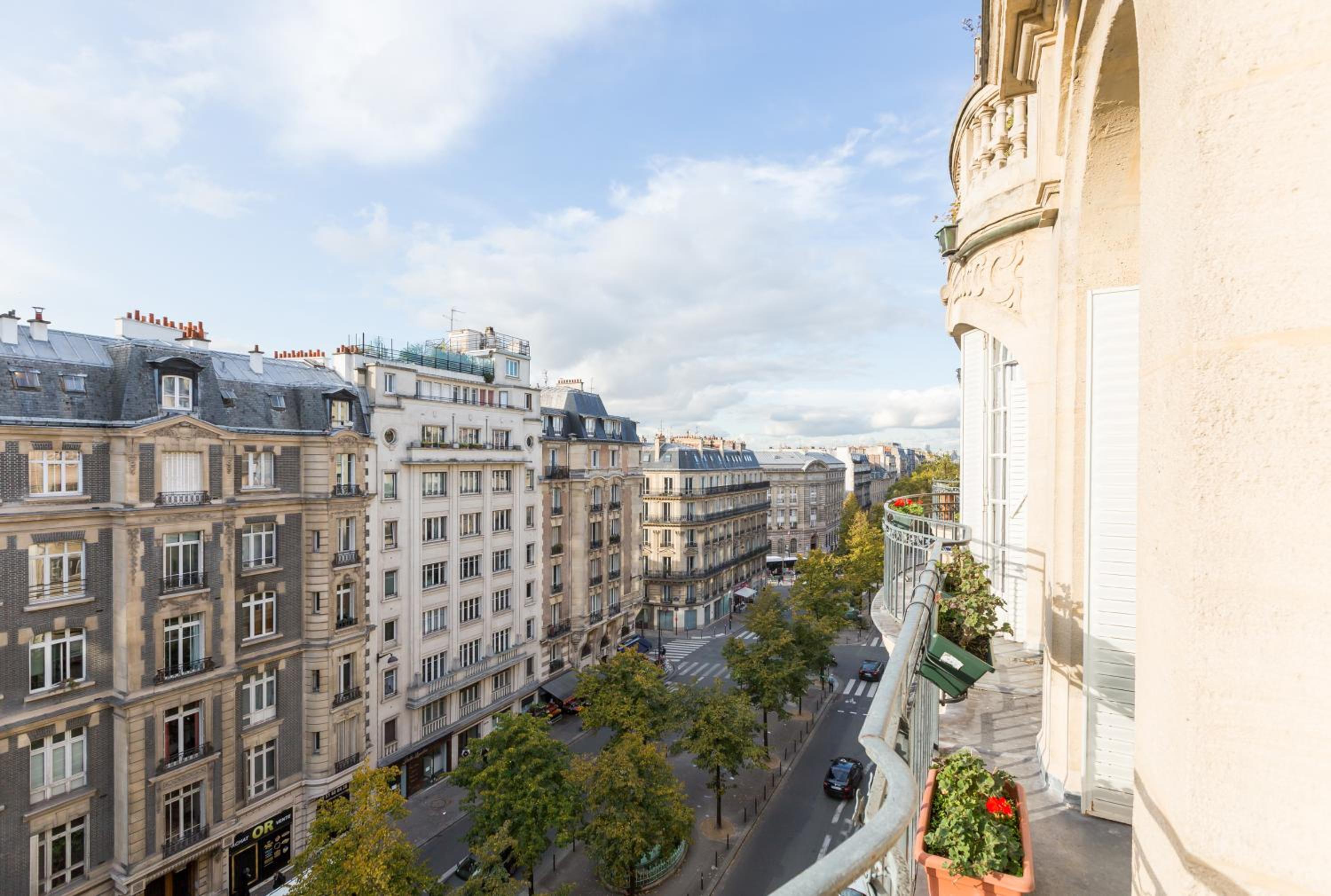 Veeve - Haussmann Beauty in the 6th
