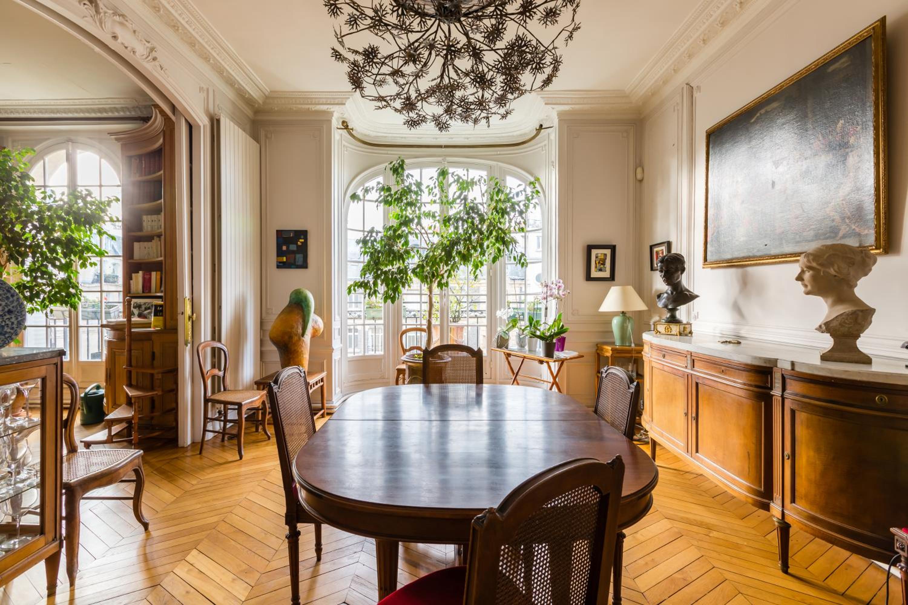 Veeve - Haussmann Beauty in the 6th