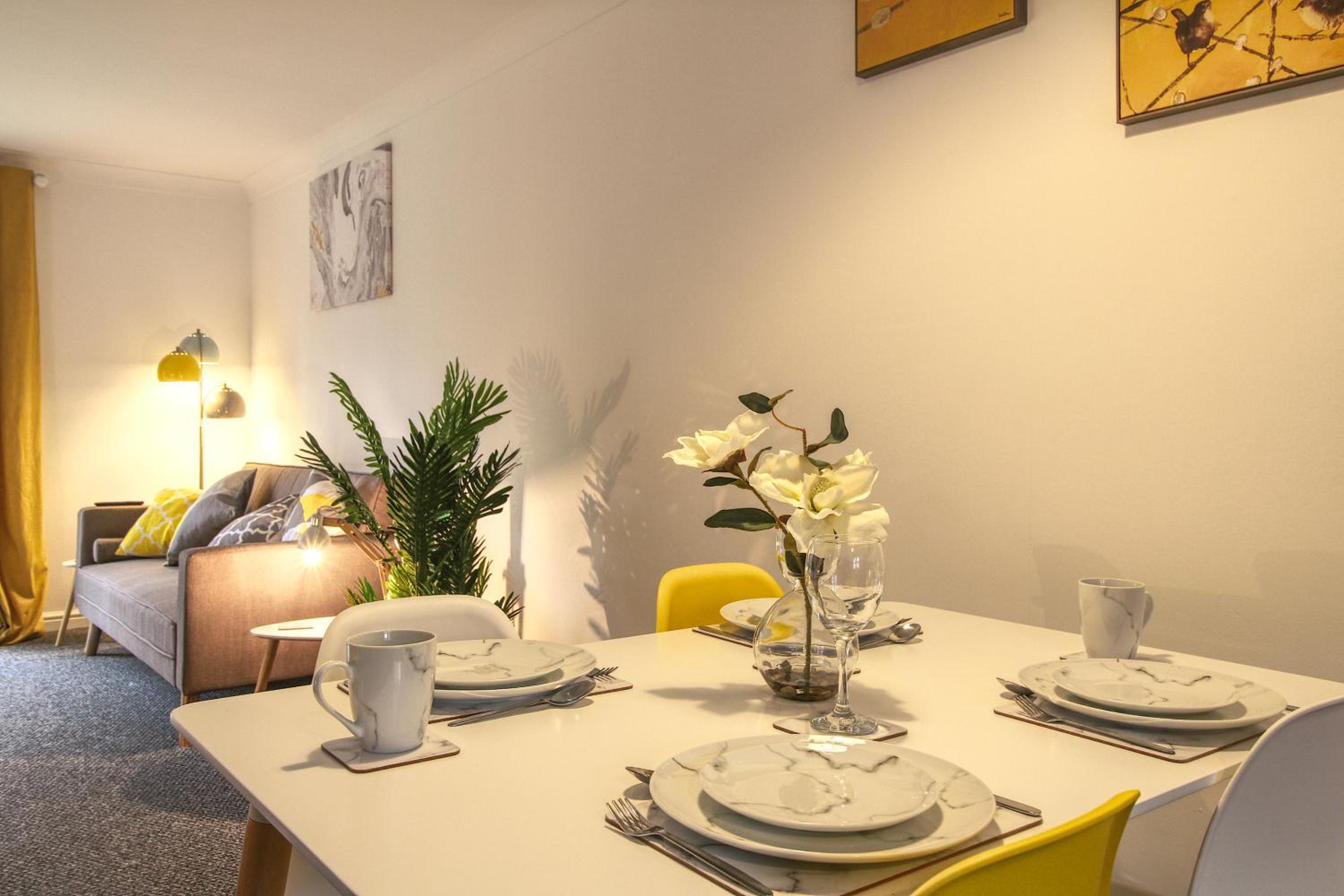 4 Dbl Beds, Modern Apartment, Free Parking and Home-from-home view 5