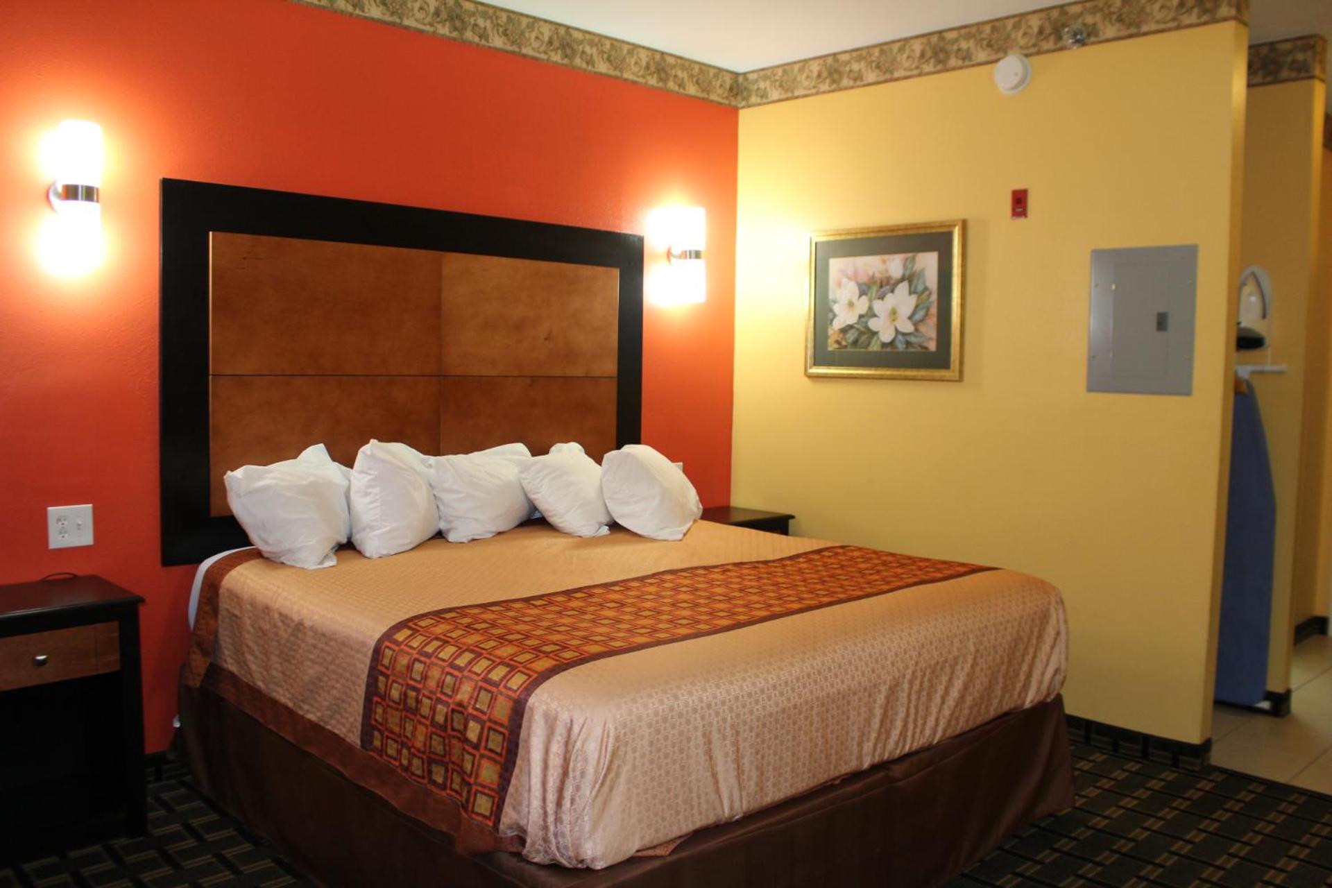 Magnolia Inn and Suites Southaven view 2