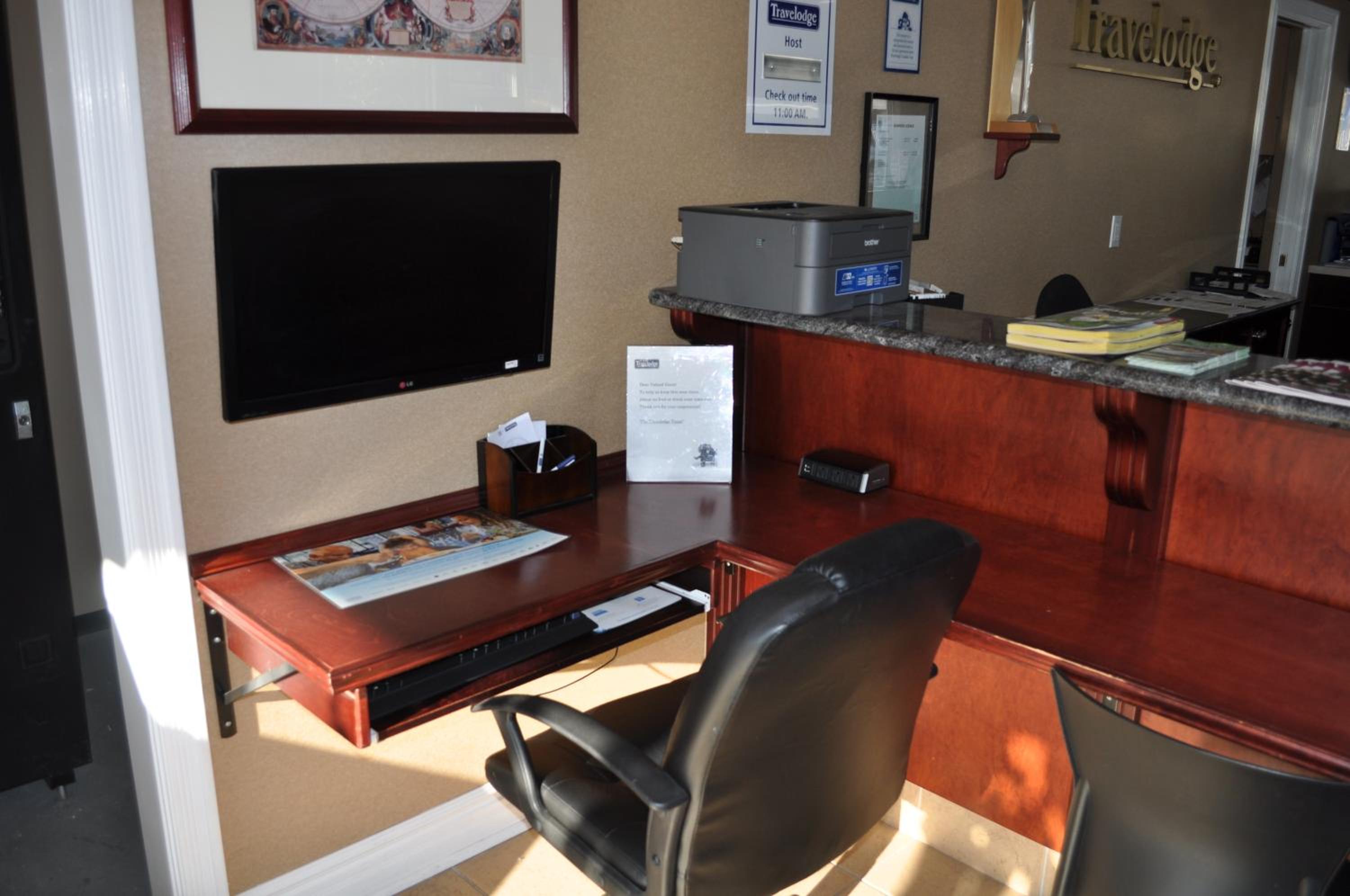 Langley Vacations - Travelodge by Wyndham Langley - Property Image 11