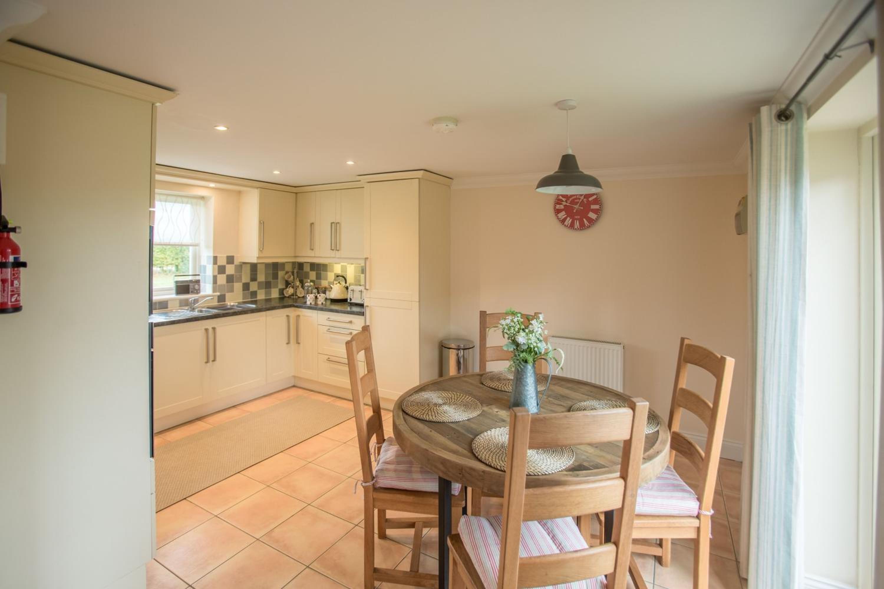 2 Hazelwood - 2 bedroom house near Aldeburgh & Snape Maltings - Aldeburgh Coastal Cottages view 3