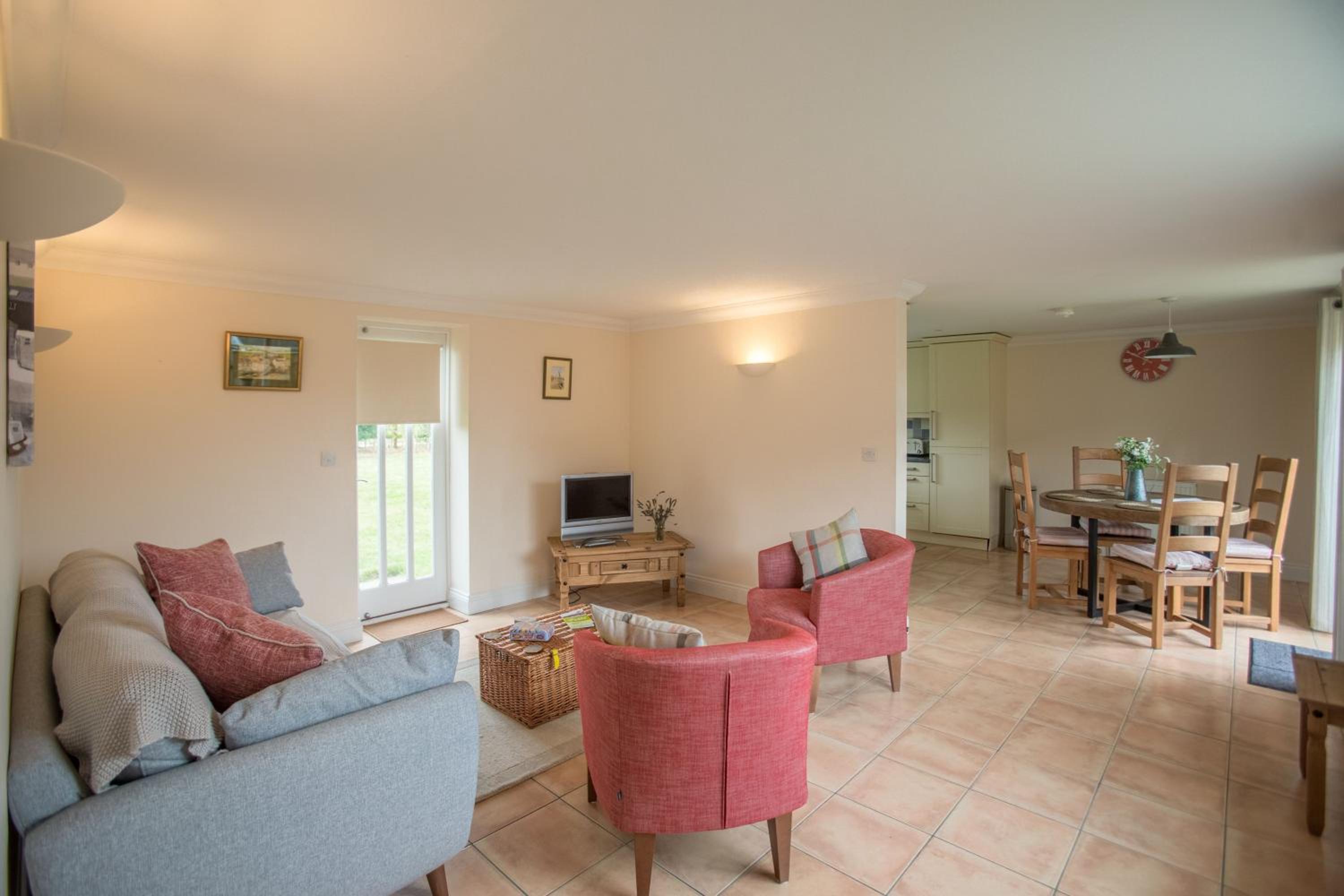 2 Hazelwood - 2 bedroom house near Aldeburgh & Snape Maltings - Aldeburgh Coastal Cottages view 2
