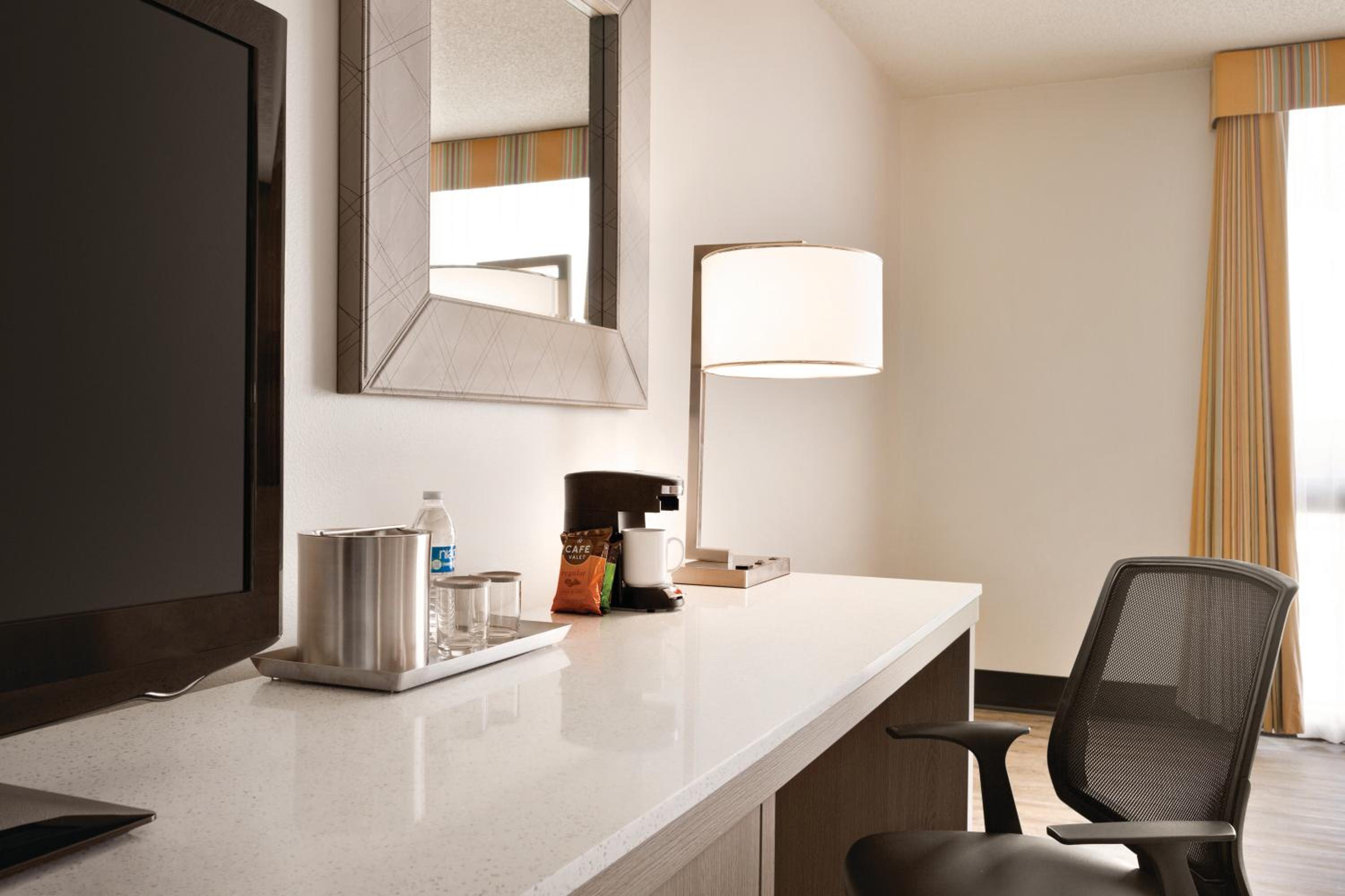 Radisson Hotel Lenexa Overland Park - Property Image 8