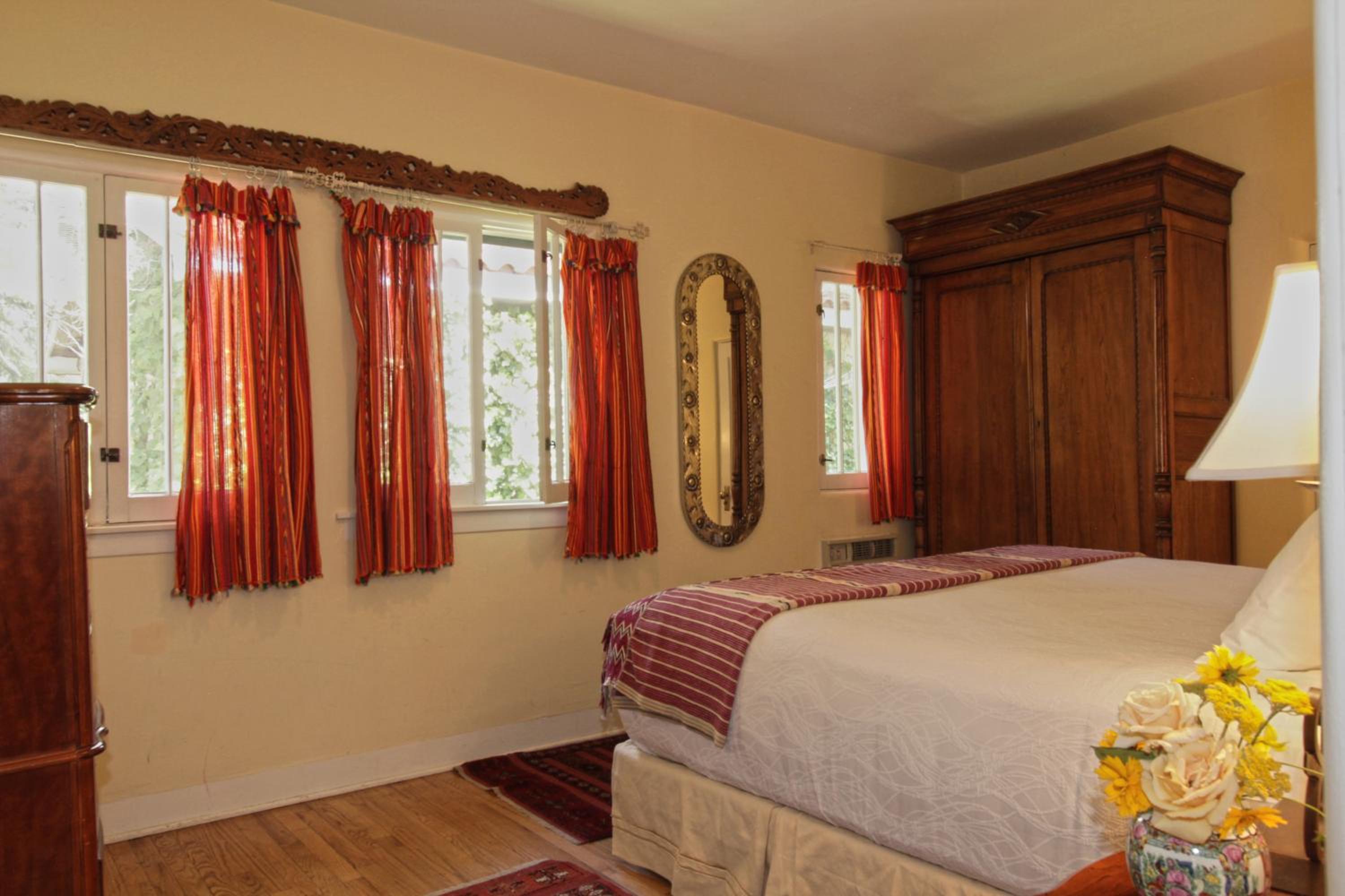 Casa Blanca Inn and Suites
