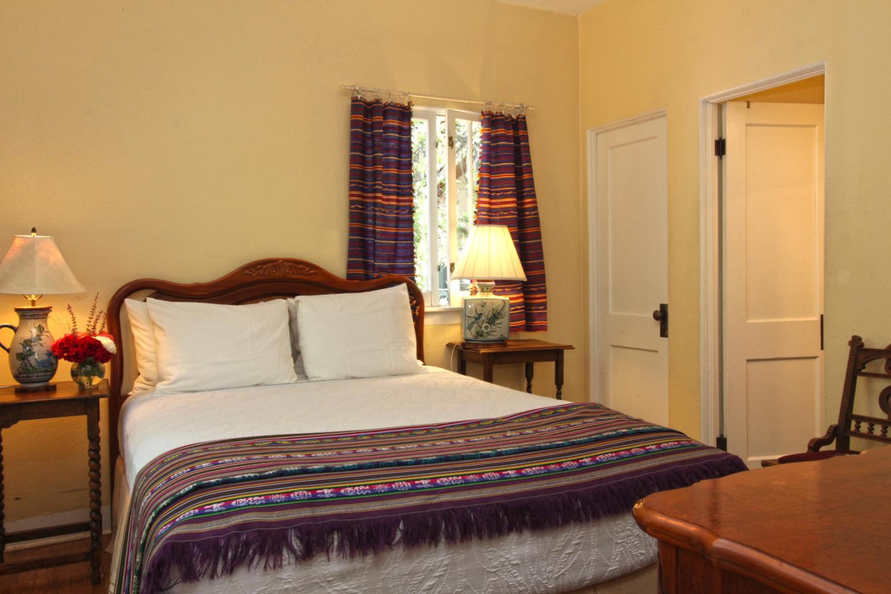 Casa Blanca Inn and Suites