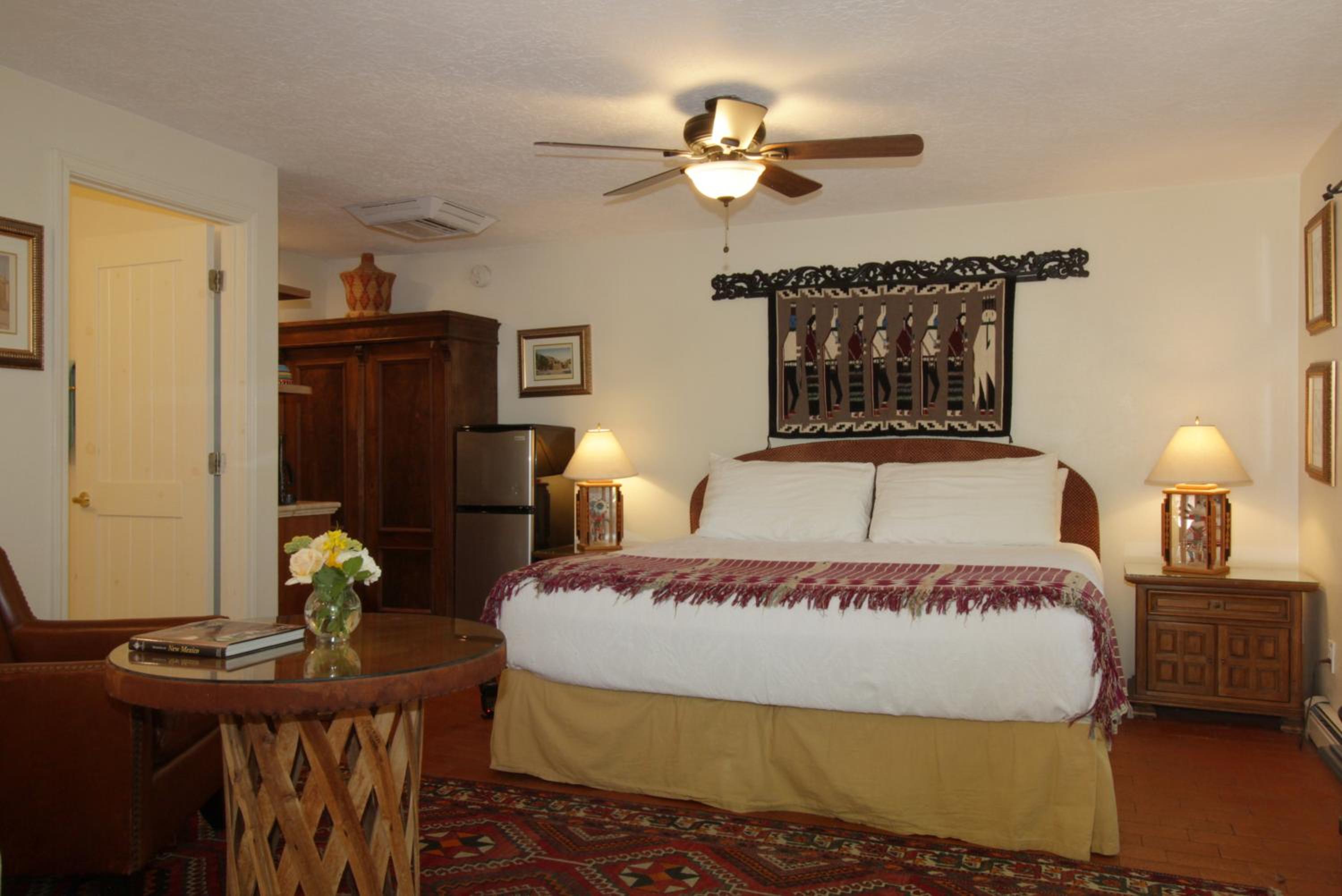 Casa Blanca Inn and Suites