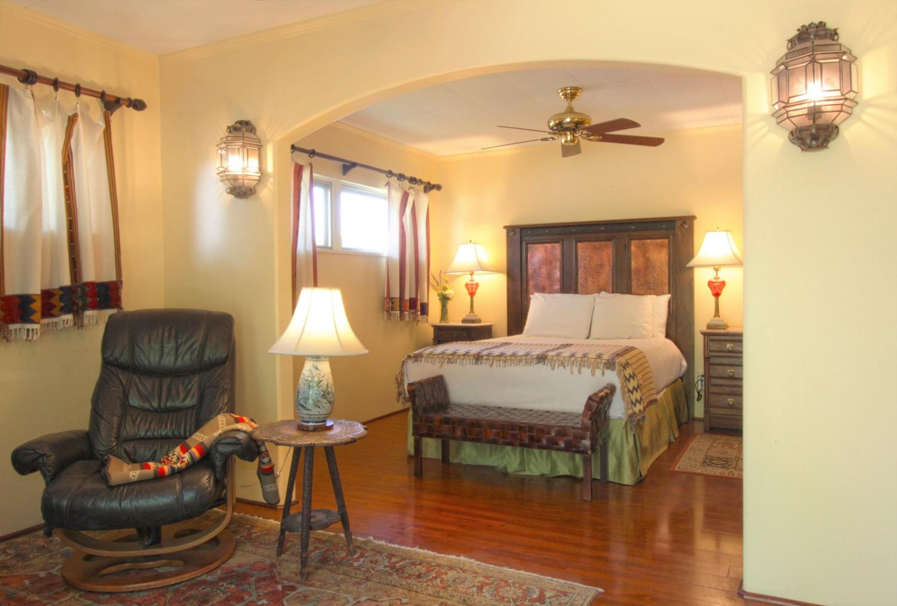 Casa Blanca Inn and Suites