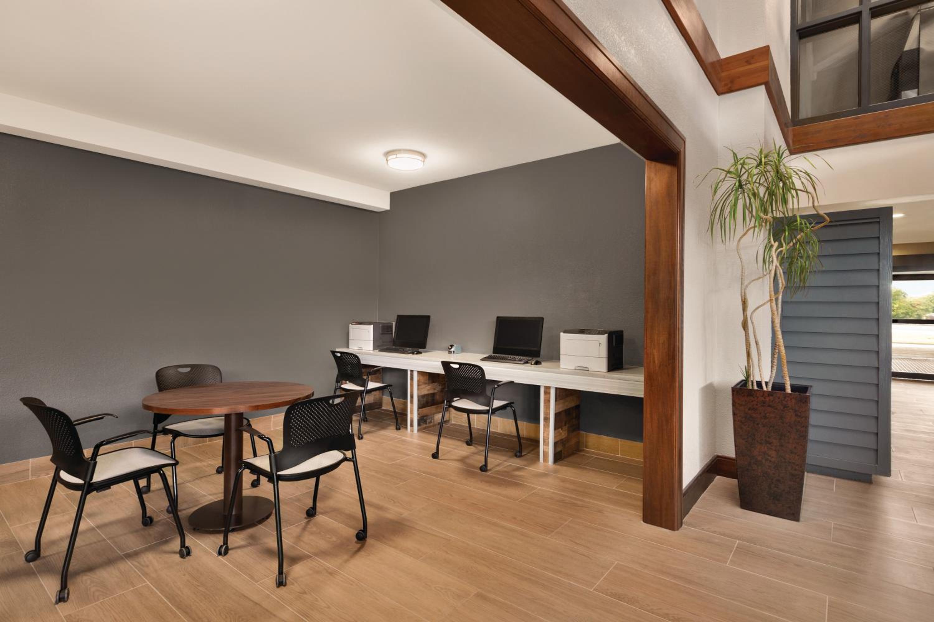 Radisson Hotel Lenexa Overland Park - Property Image 19