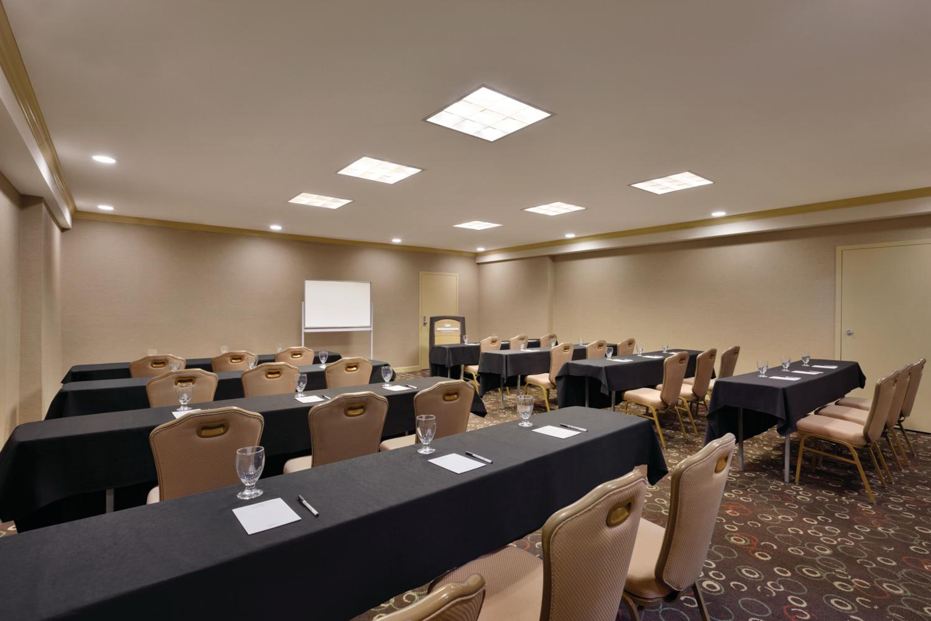Radisson Hotel Lenexa Overland Park - Property Image 4