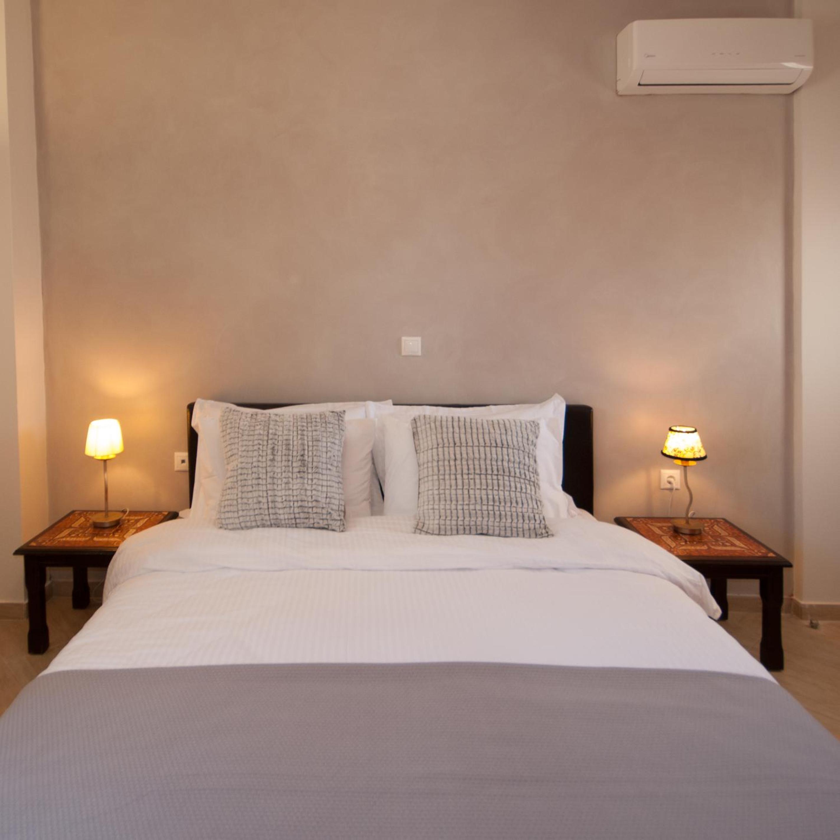 Veldi Art - Kamari Beach Apartment photo 4