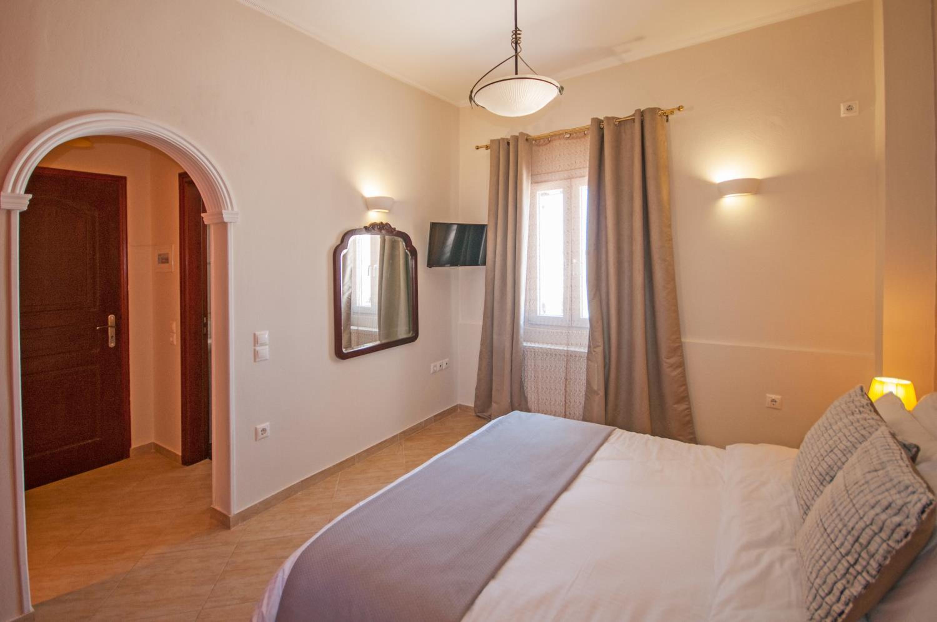 Veldi Art - Kamari Beach Apartment photo 5